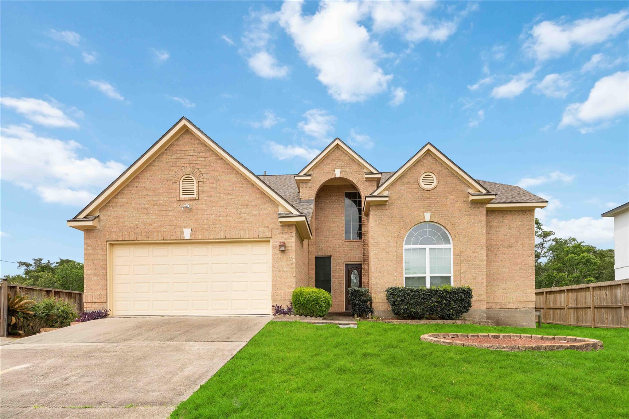 5498 Appleblossom Ln, Friendswood, TX 77546 photo