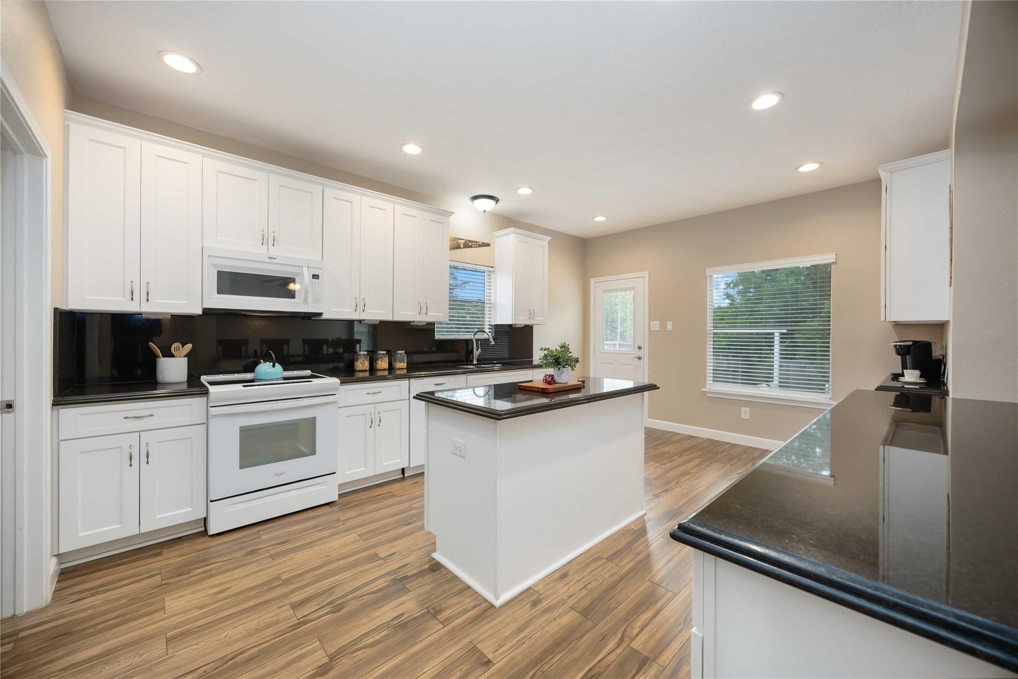 5498 Appleblossom Ln, Friendswood, TX 77546 photo