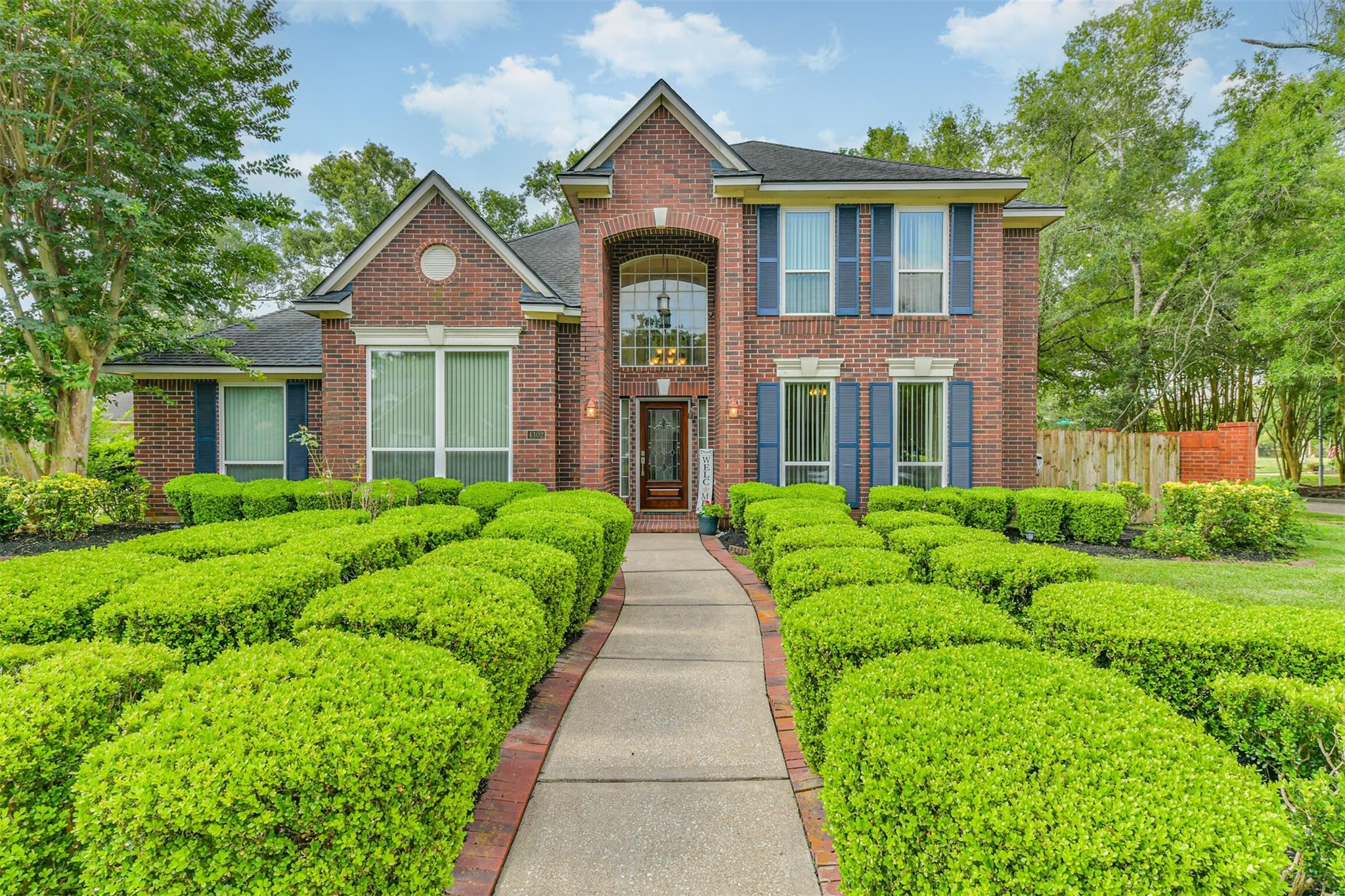 4302 Island Hills Dr, Pasadena, TX 77059