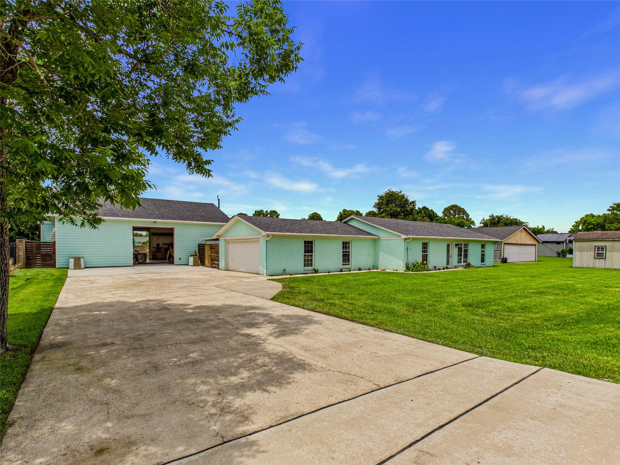 1212 Delores St, Kemah, TX 77565 photo