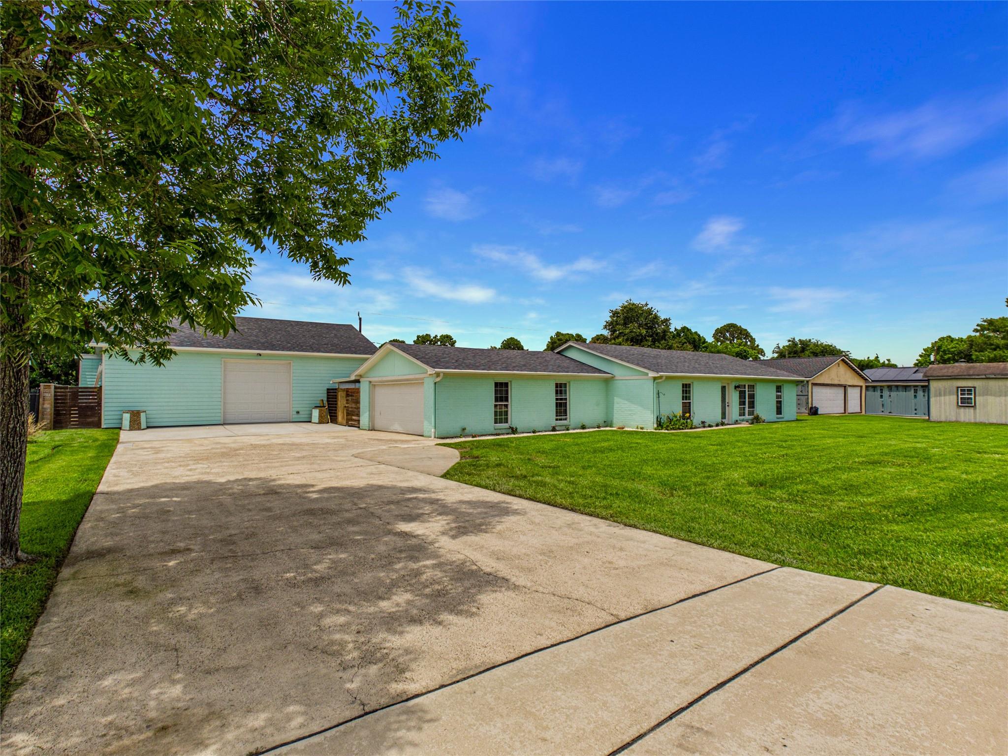 1212 Delores St, Kemah, TX 77565 photo