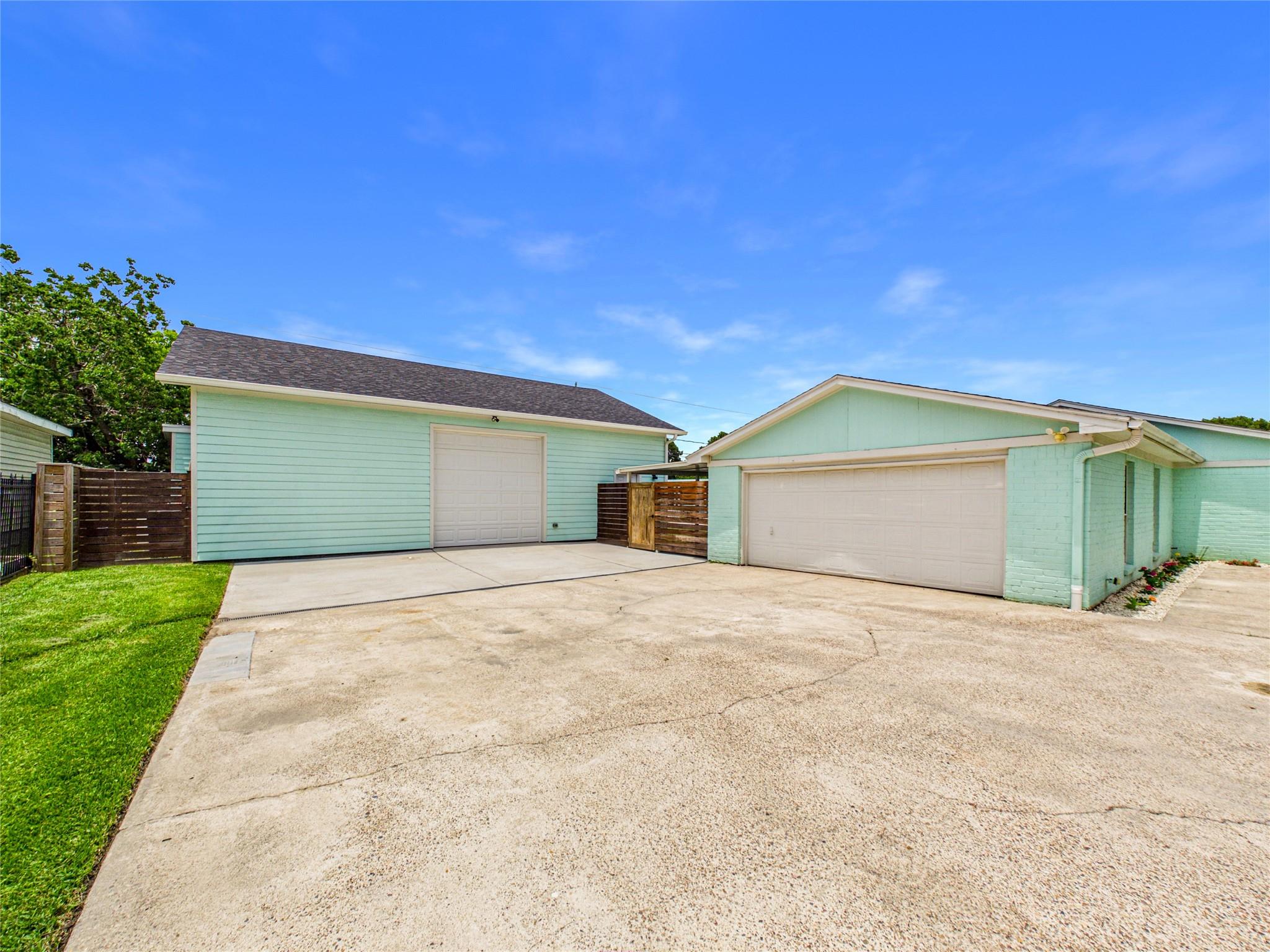 1212 Delores St, Kemah, TX 77565 photo