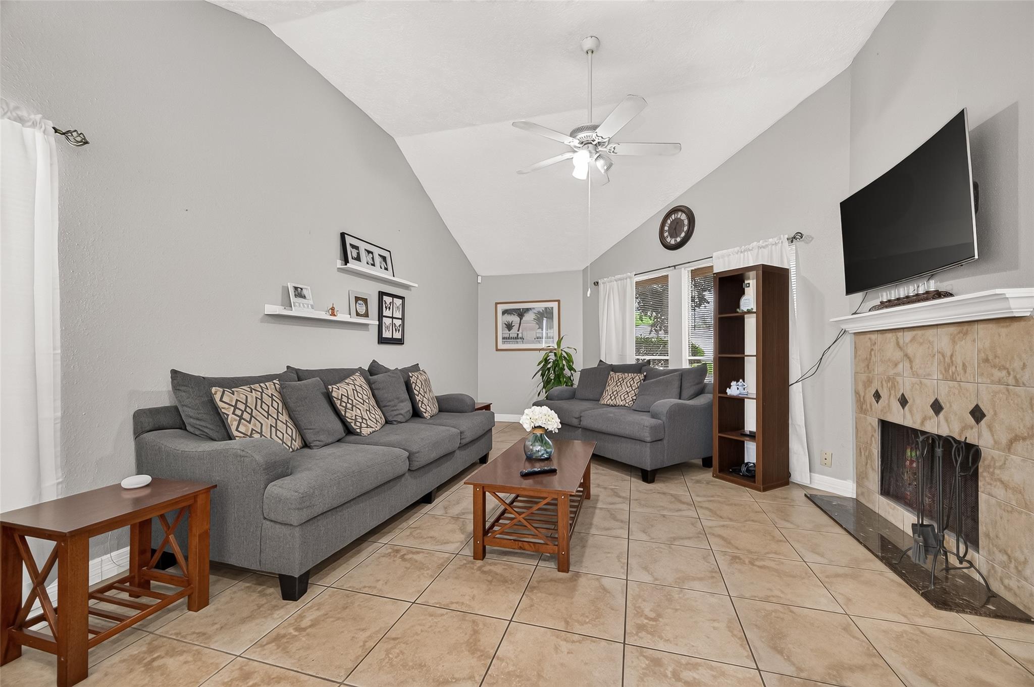 17519 Davenway Dr, Houston, TX 77084 photo