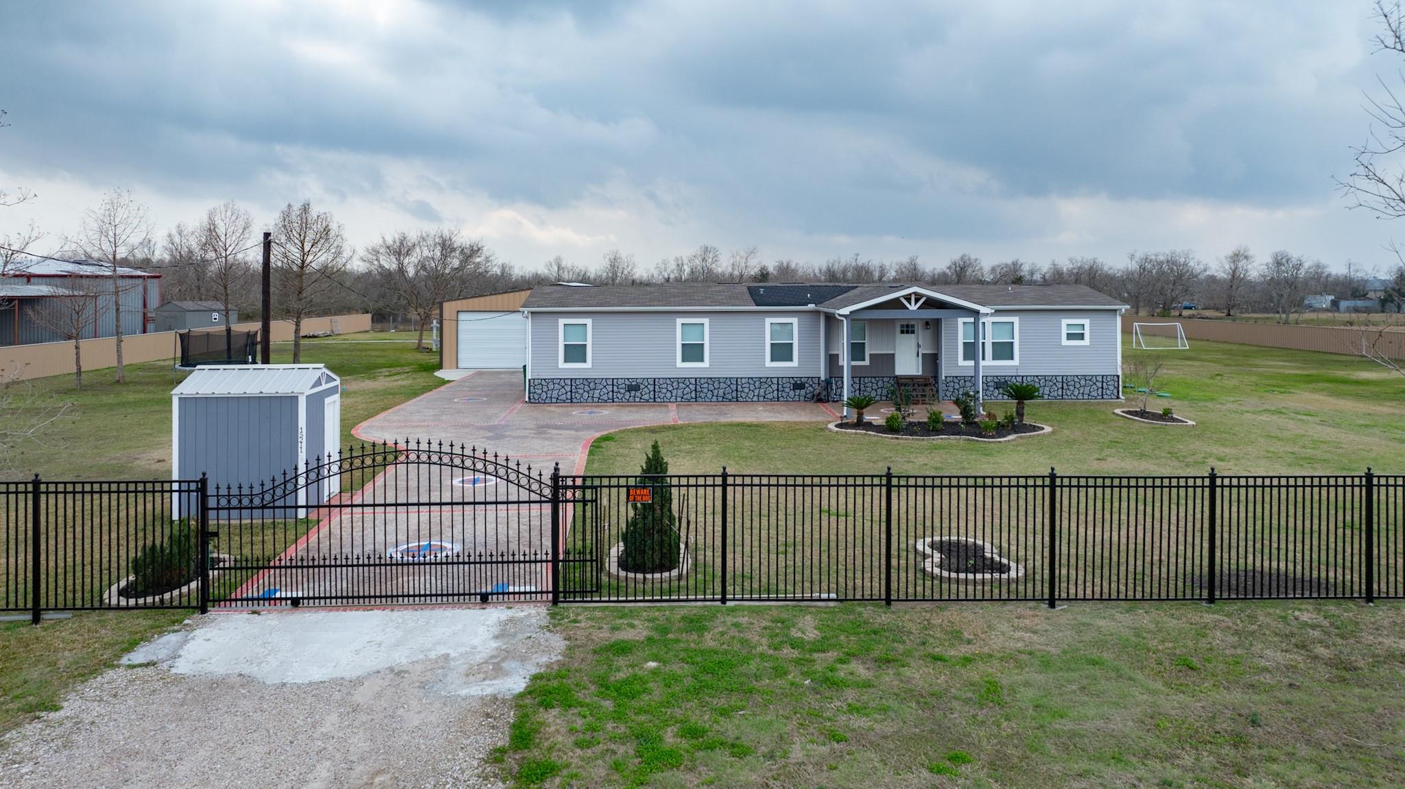 15211 Linda Ln, Santa Fe, TX 77517 photo