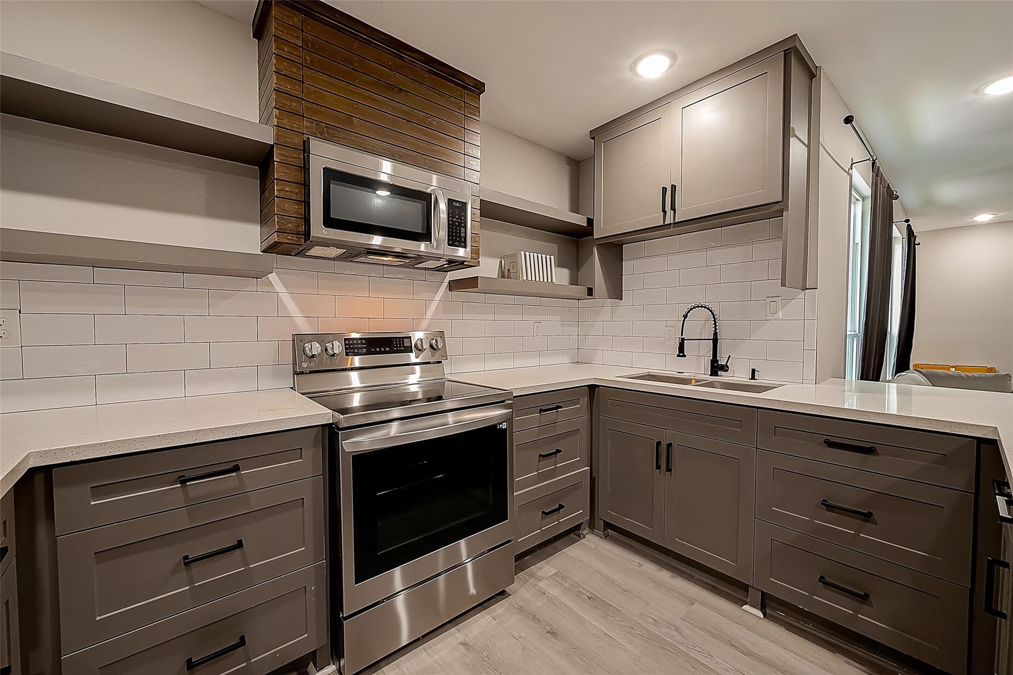 3014 Delia St, Houston, TX 77026 photo