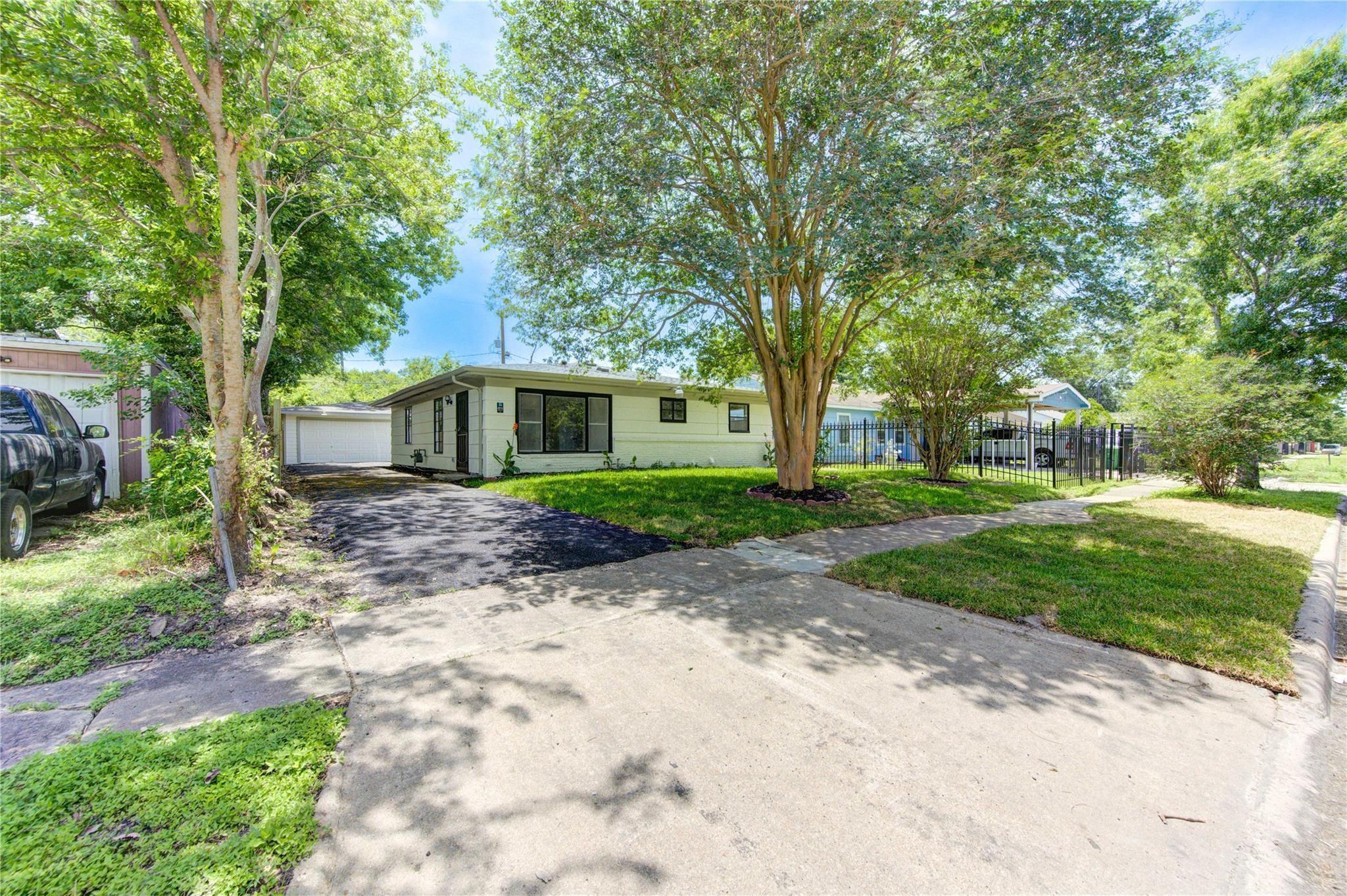 4914 Pershing St, Houston, TX 77033 photo