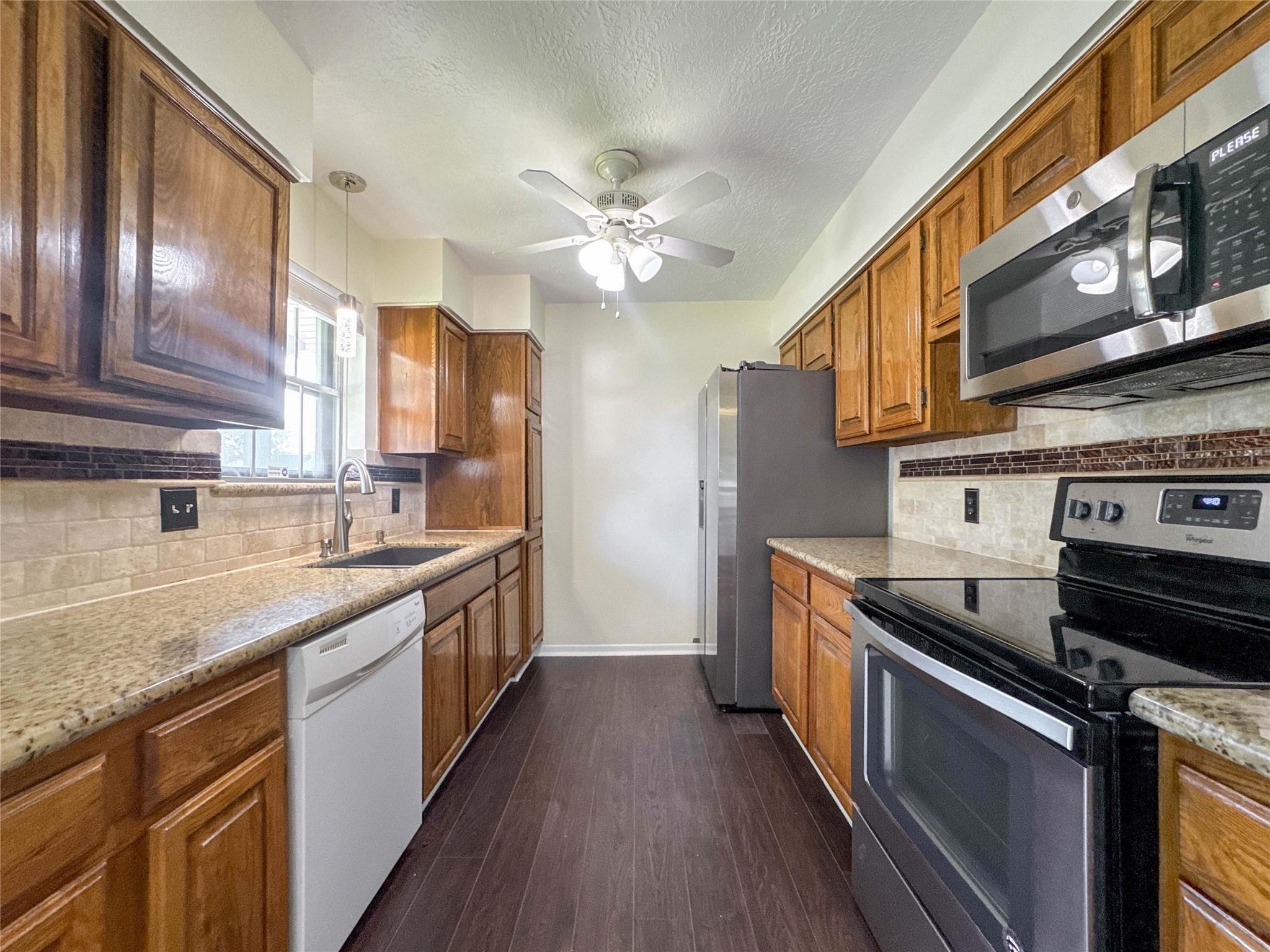 3119 Pilgrims Point Ln, Pearland, TX 77581 photo