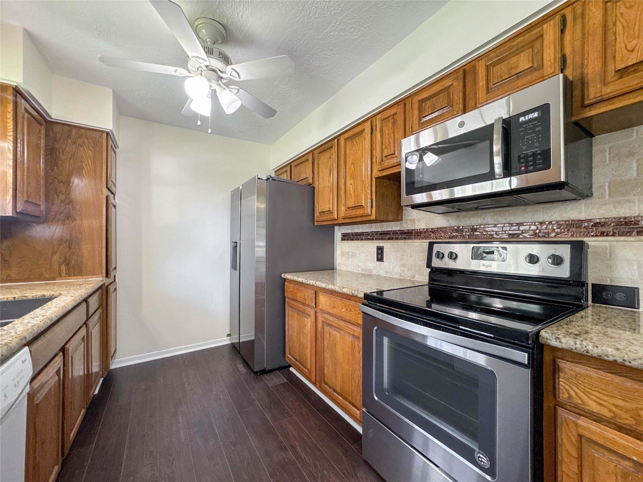 3119 Pilgrims Point Ln, Pearland, TX 77581 photo