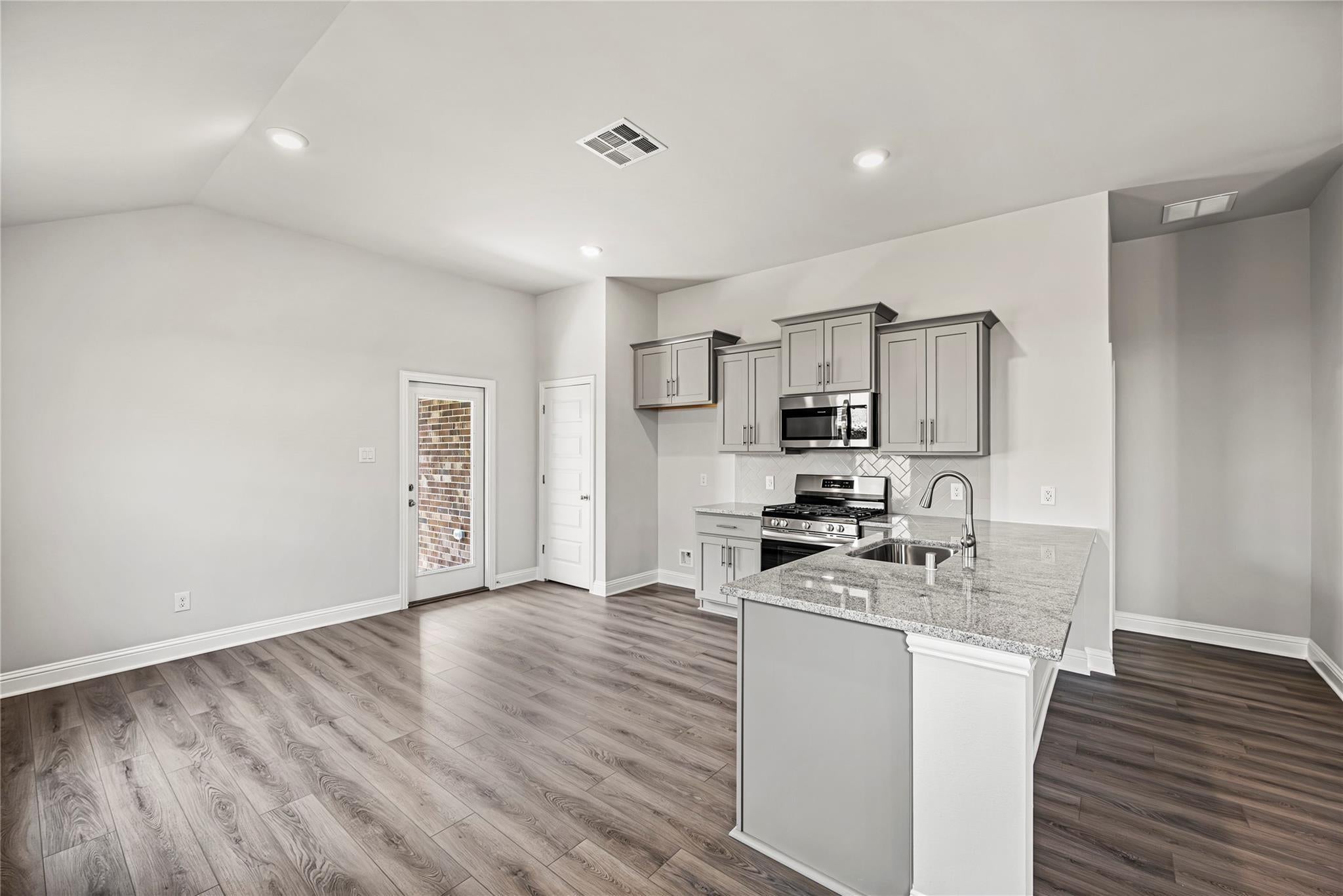 4402 W Bayou Maison Cir, Dickinson, TX 77539 photo