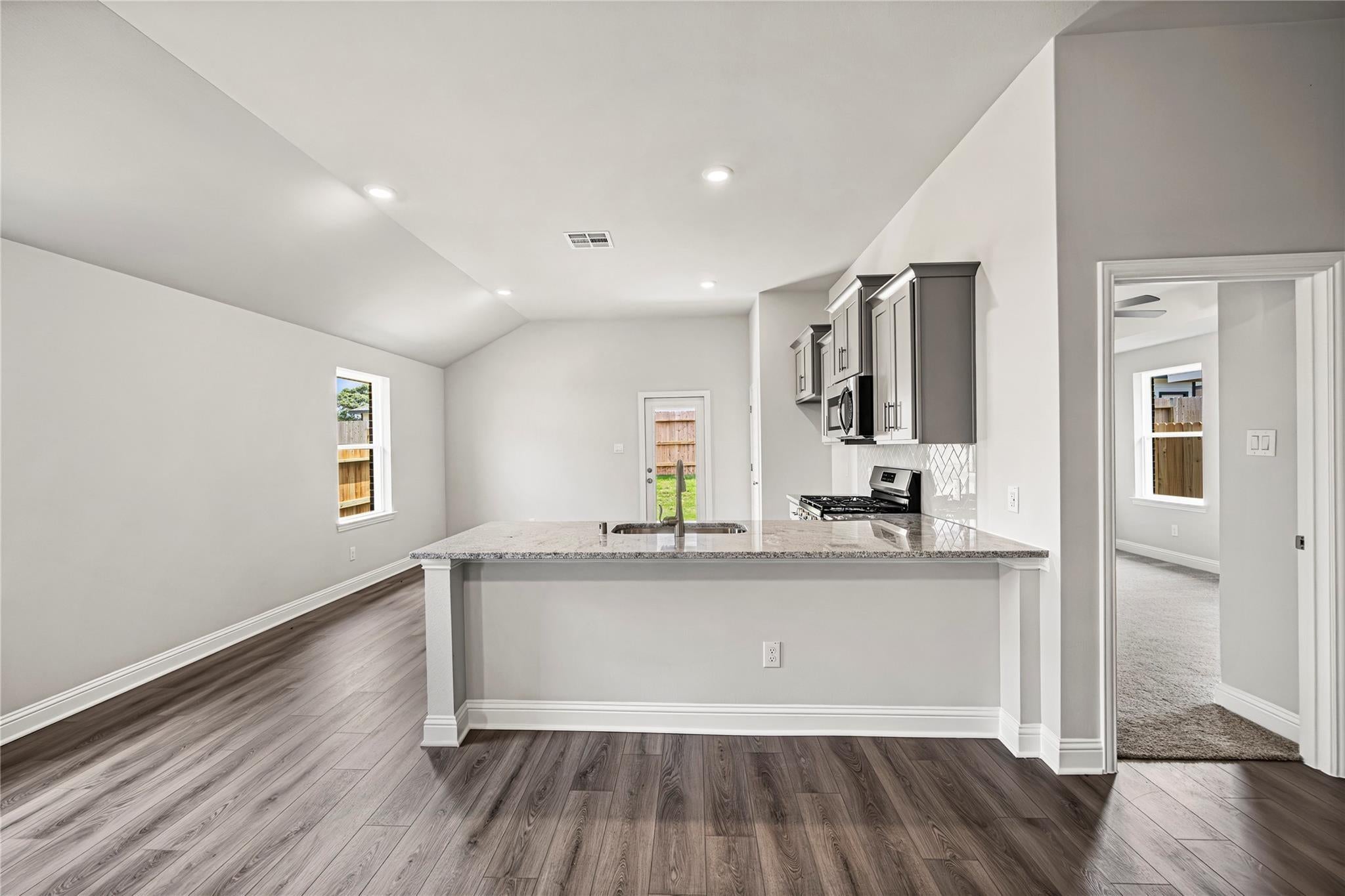 4402 W Bayou Maison Cir, Dickinson, TX 77539 photo