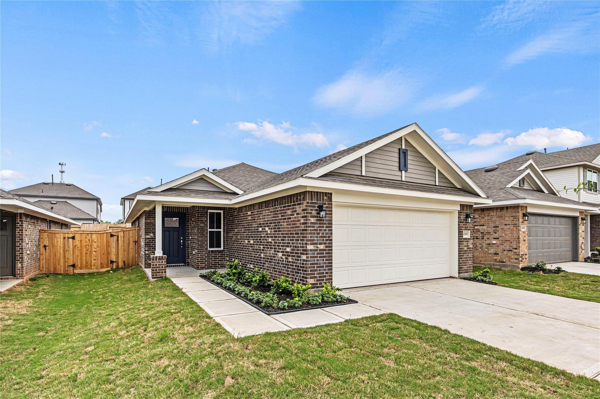 4402 Bayou Maison Cir, Dickinson, TX 77539