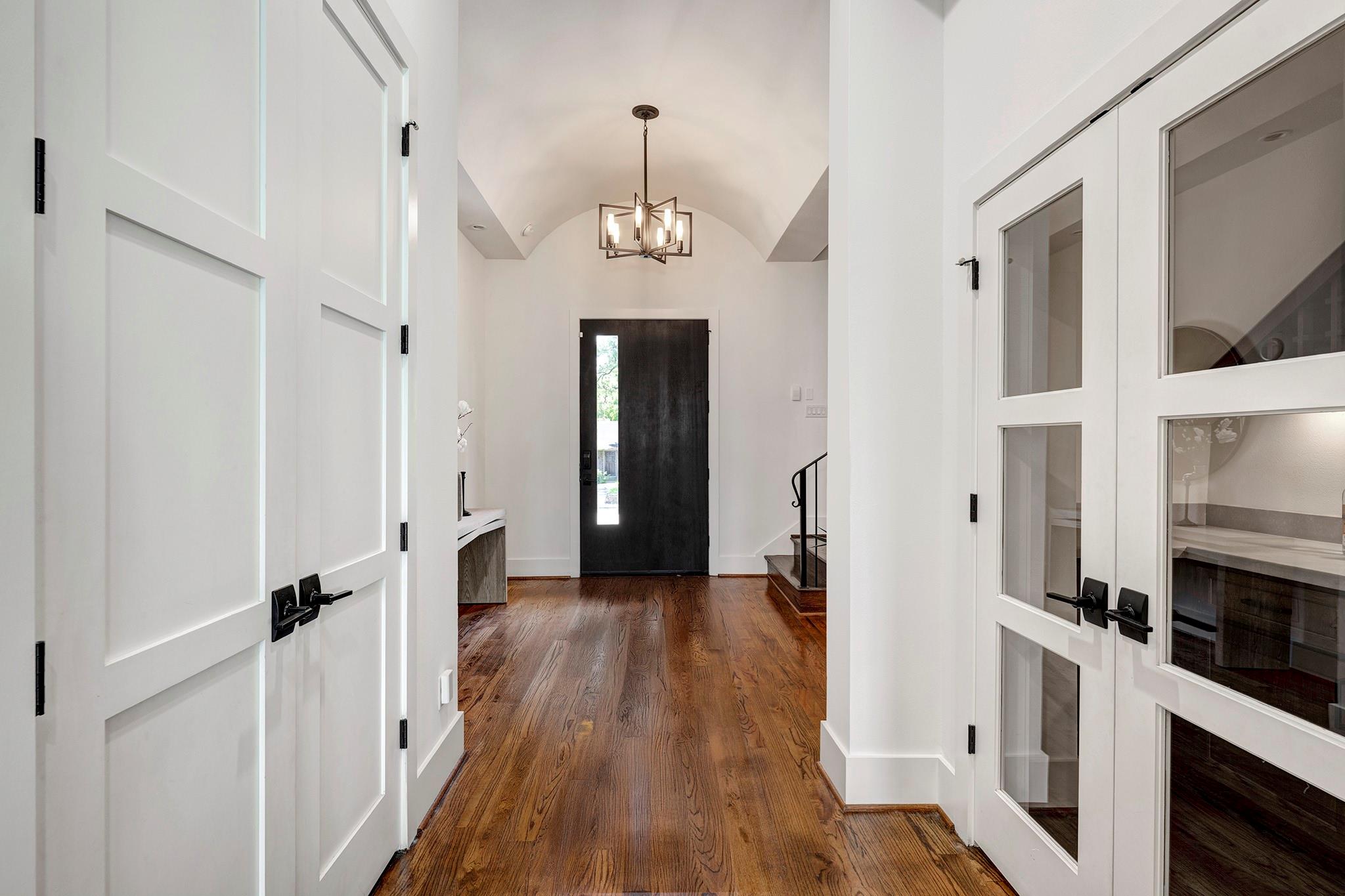 4704 Willow St, Bellaire, TX 77401 photo