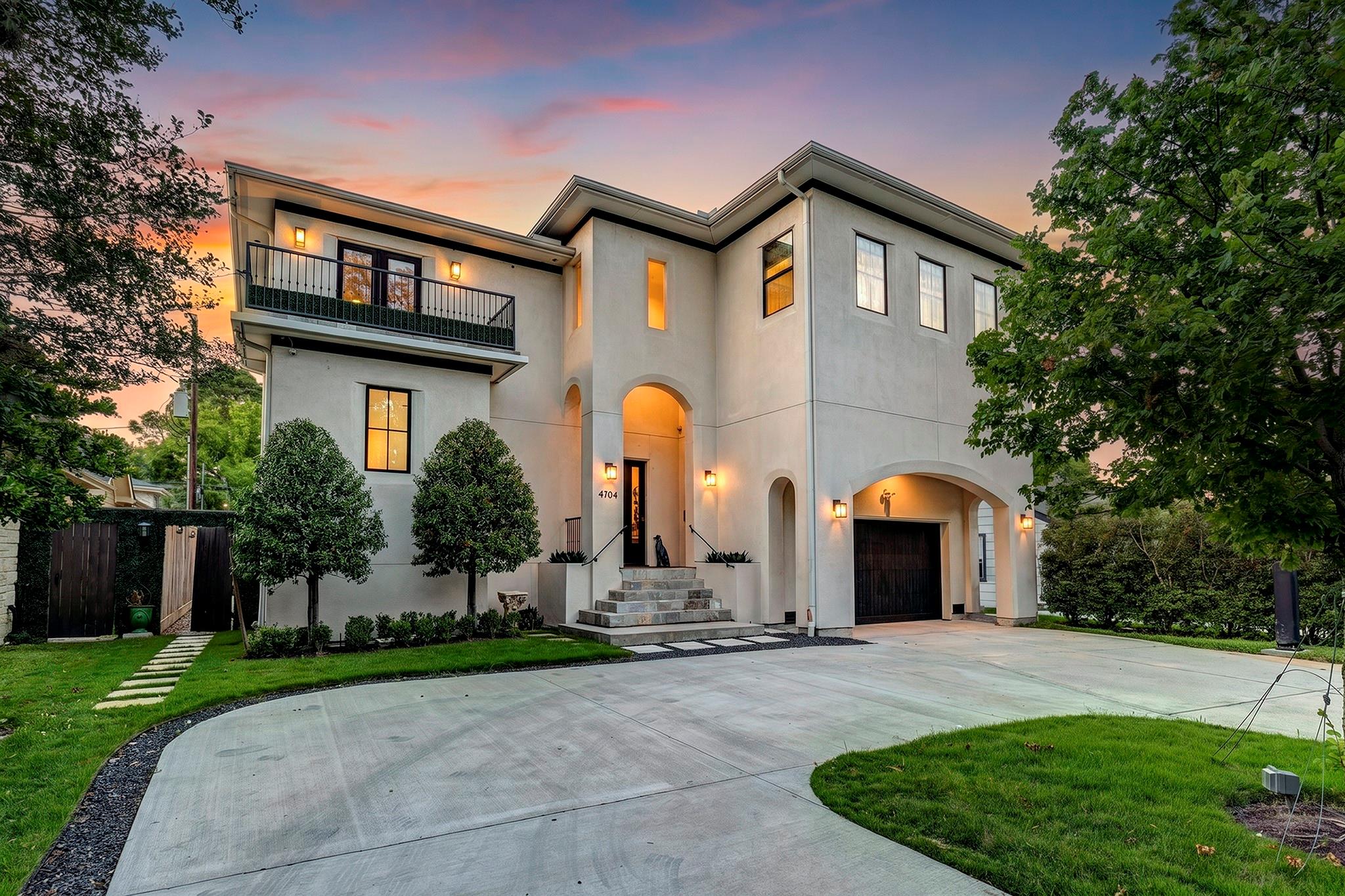 4704 Willow St, Bellaire, TX 77401