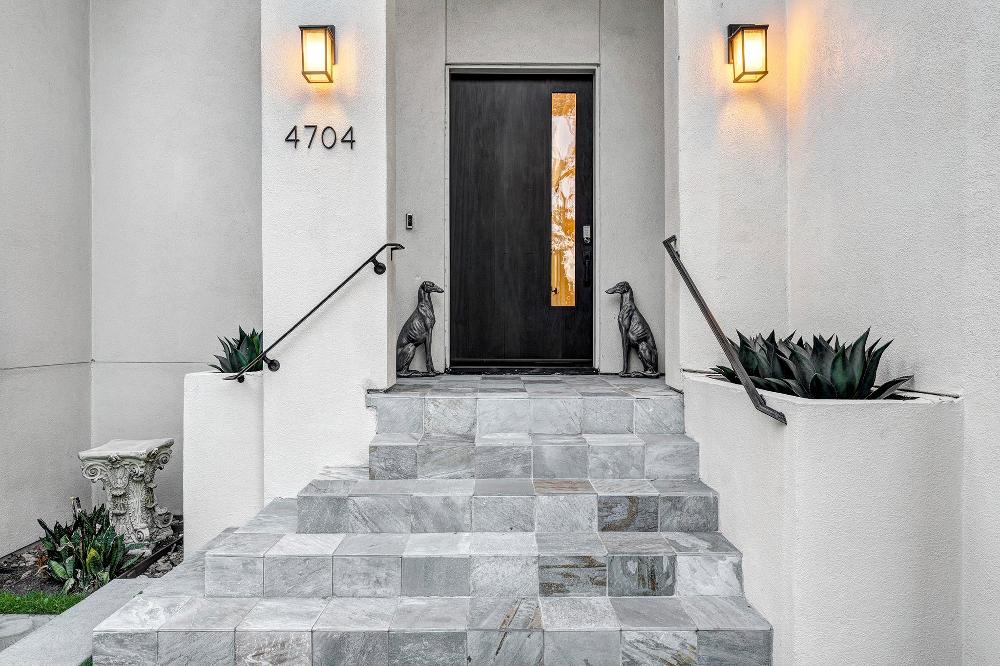 4704 Willow St, Bellaire, TX 77401 photo