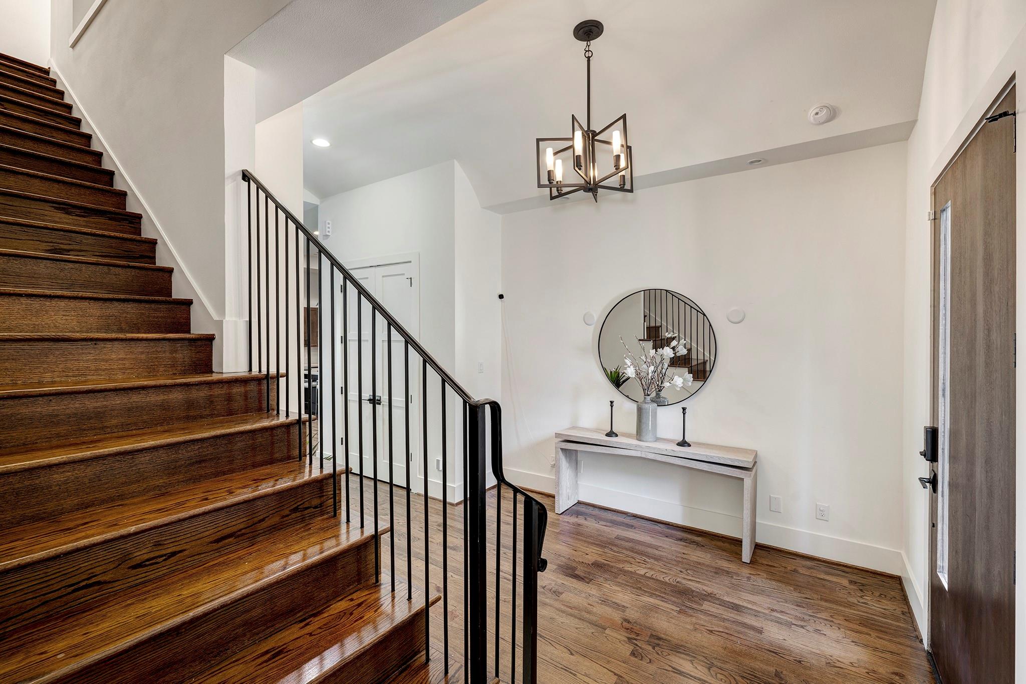 4704 Willow St, Bellaire, TX 77401 photo