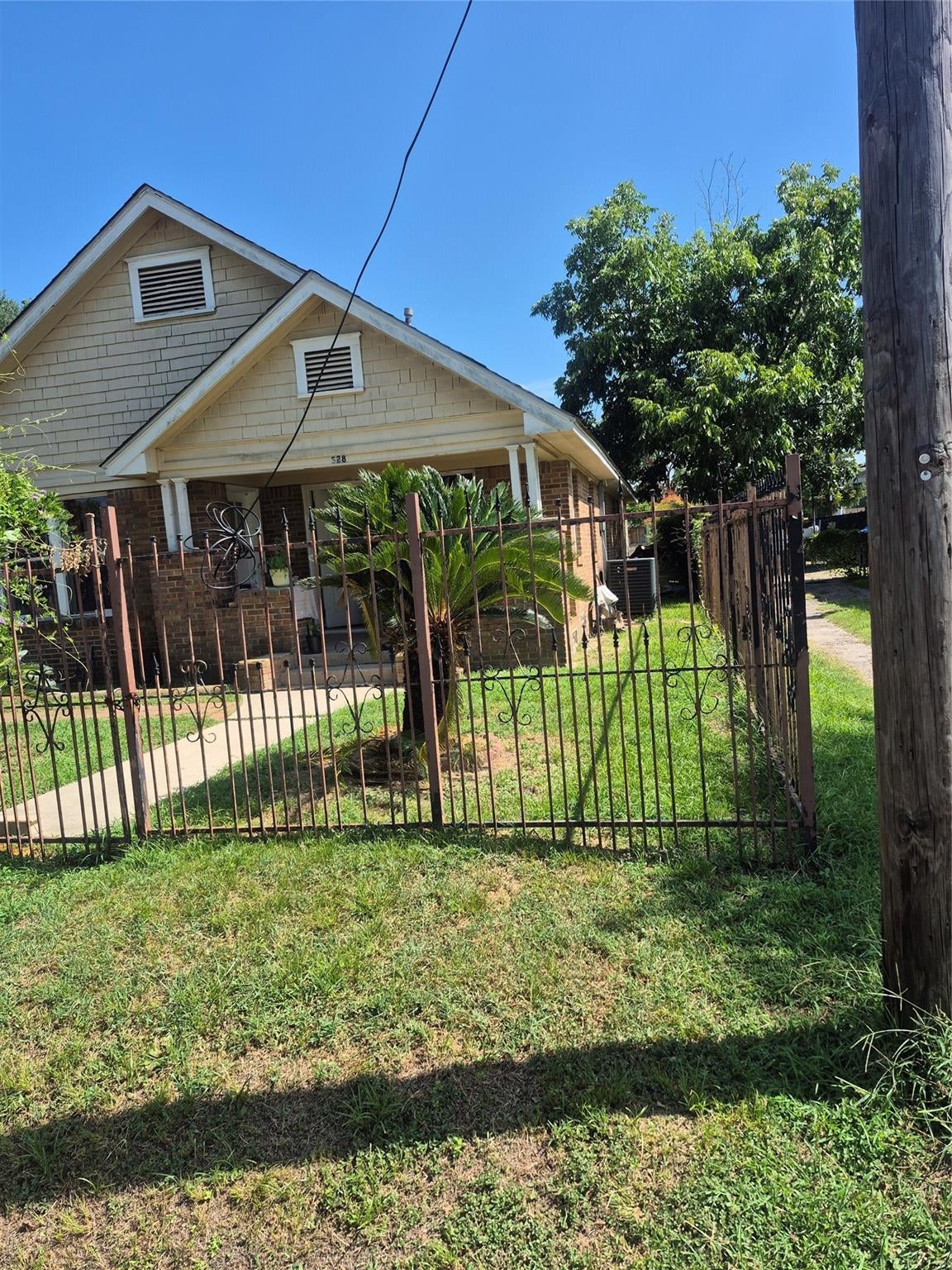 528 Caplin St, Houston, TX 77022 photo