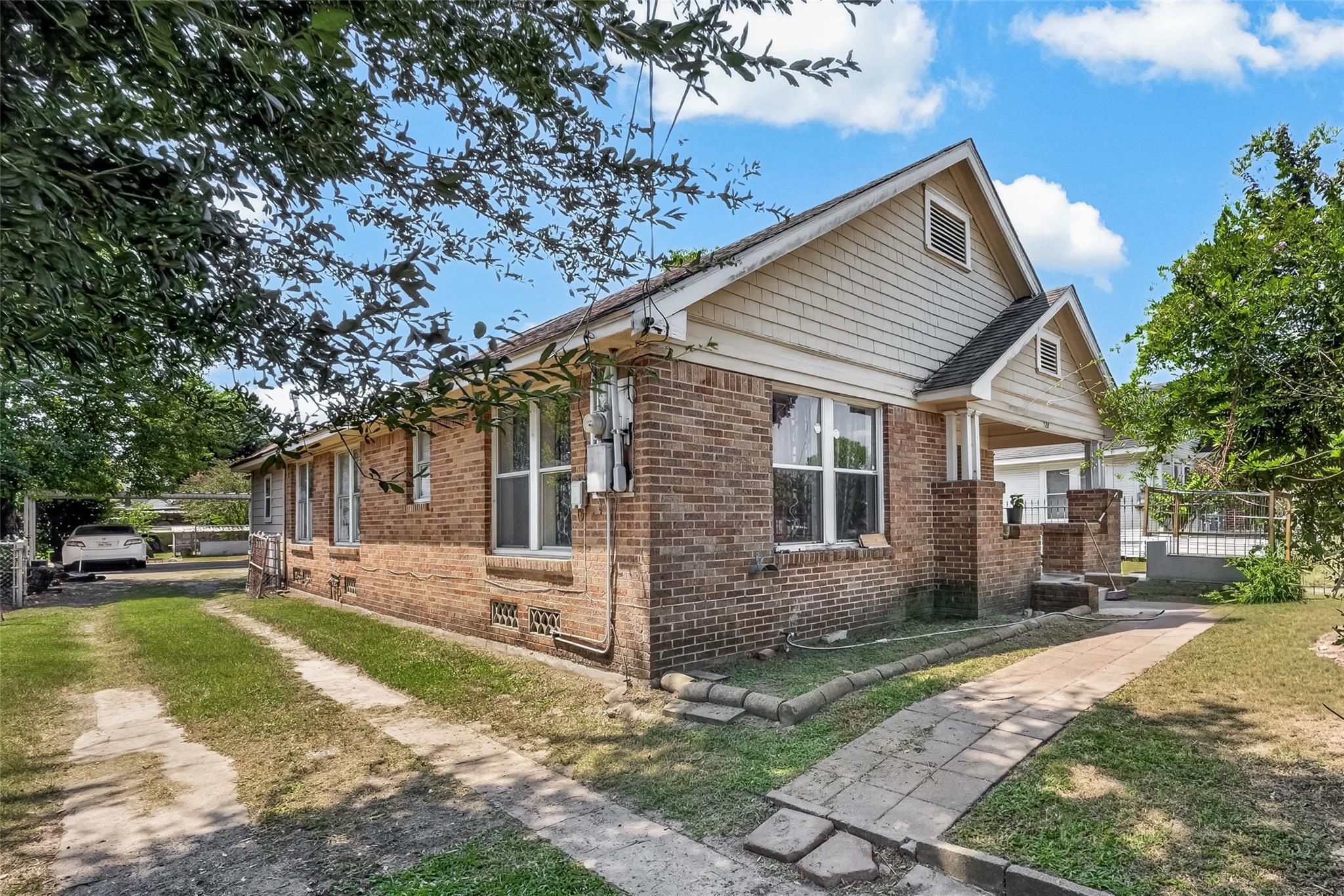 528 Caplin St, Houston, TX 77022 photo