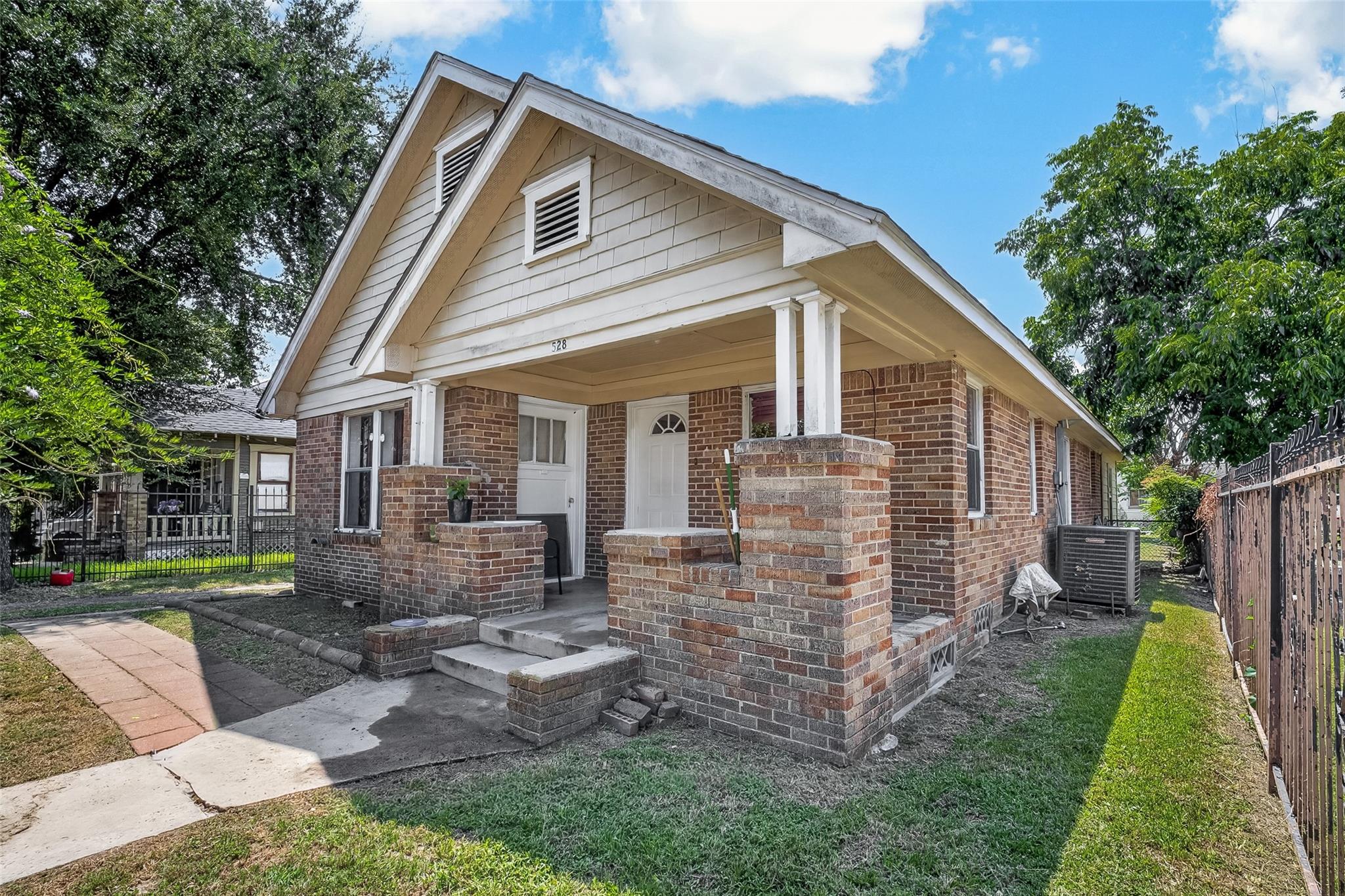 528 Caplin St, Houston, TX 77022 photo