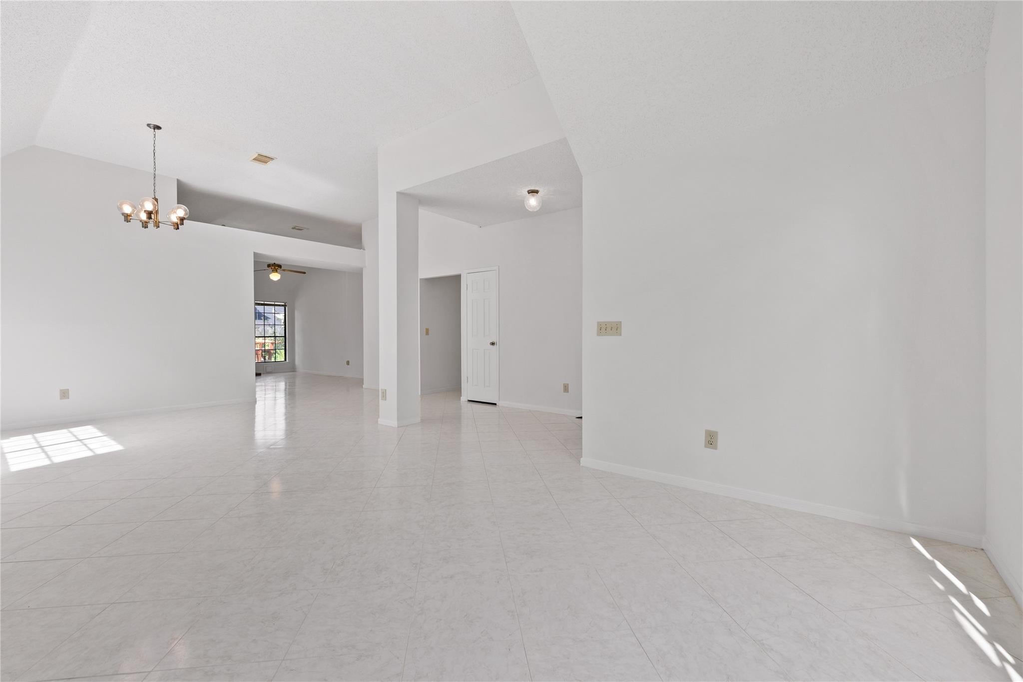 15107 Berkshire Green Dr, Houston, TX 77083 photo