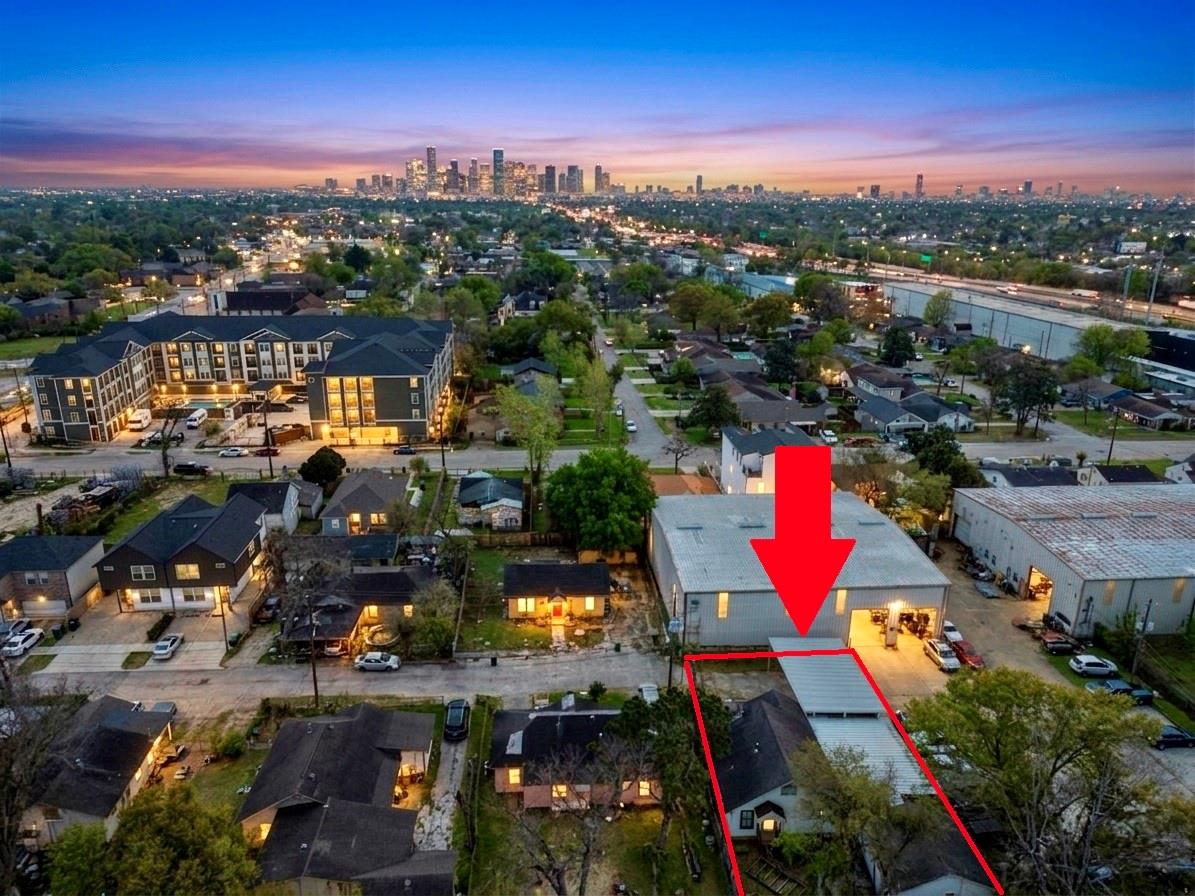 212 Danna Ln, Houston, TX 77009