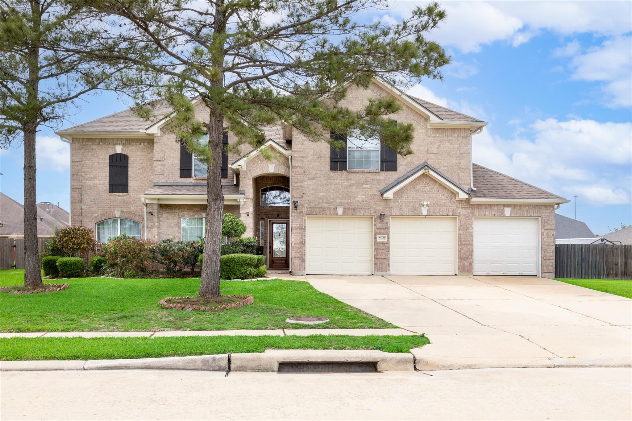 23307 Parkway Lake Ln, Richmond, TX 77407