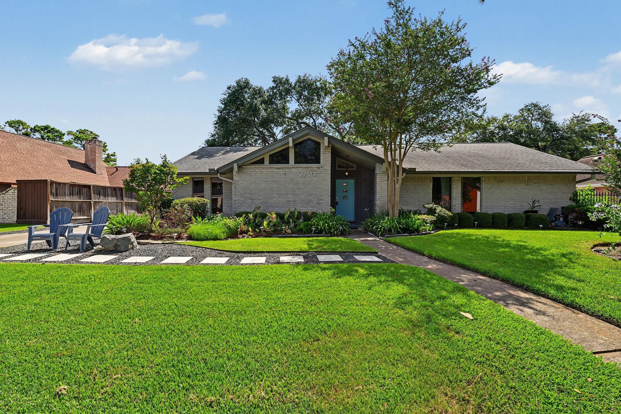 2750 Fontana Dr, Houston, TX 77043