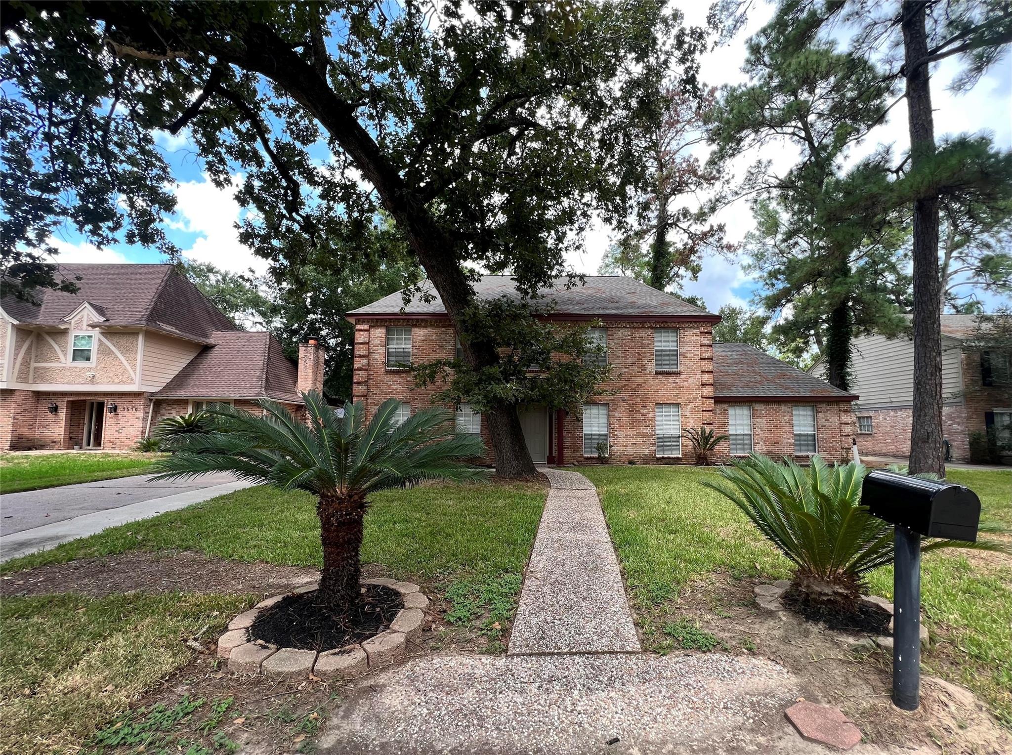 1506 Castlerock Dr, Houston, TX 77090