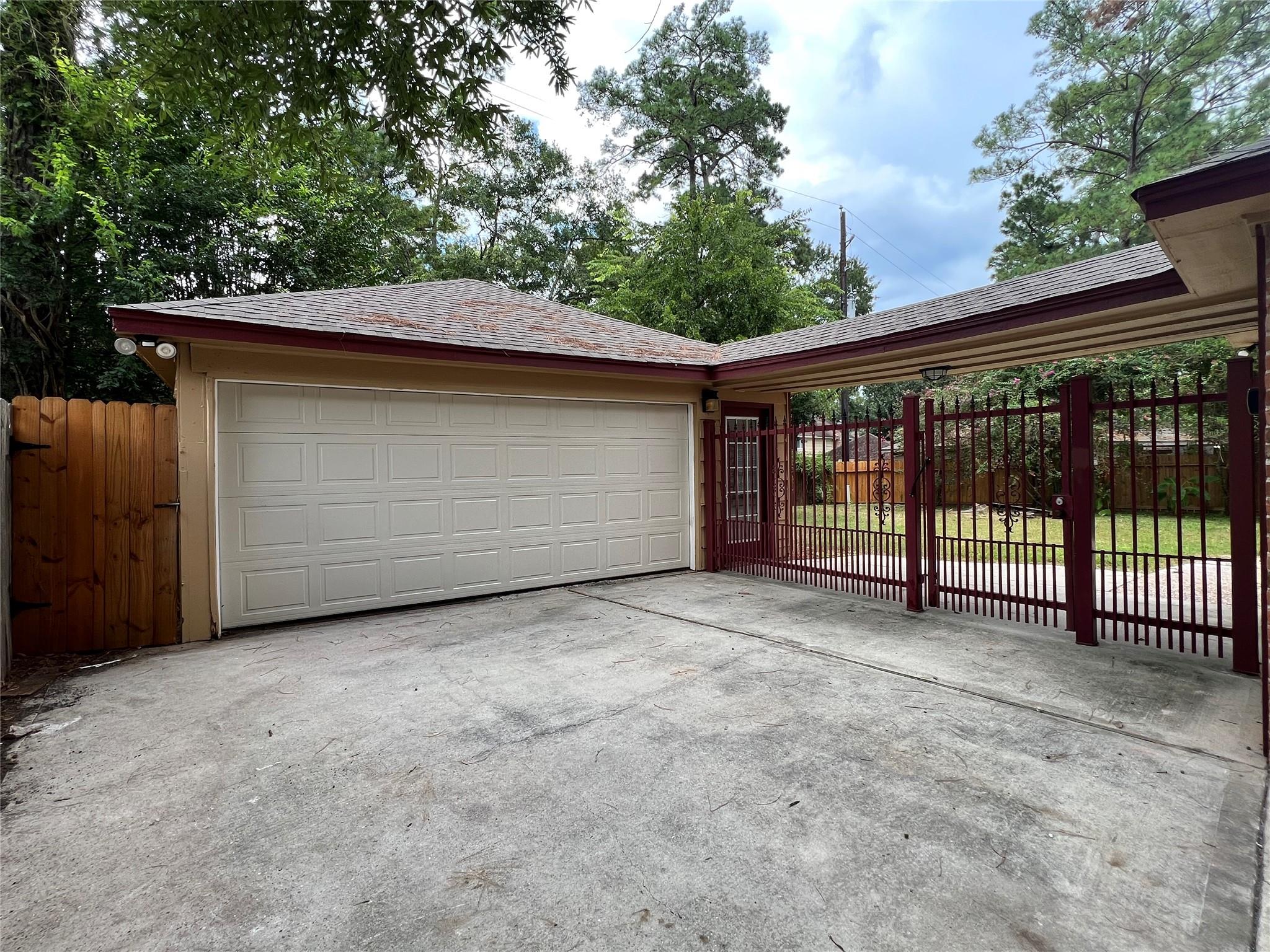 1506 Castlerock Dr, Houston, TX 77090 photo
