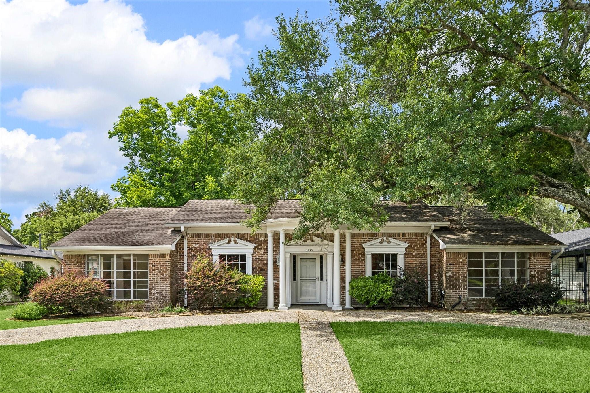 8015 Burning Hills Dr, Houston, TX 77071