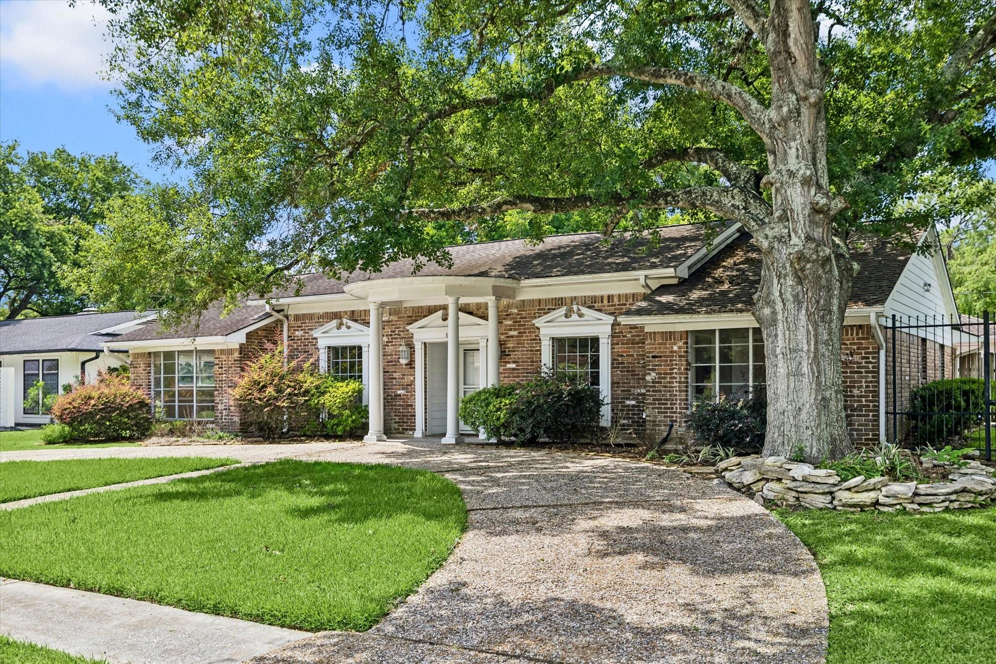 8015 Burning Hills Dr, Houston, TX 77071 photo