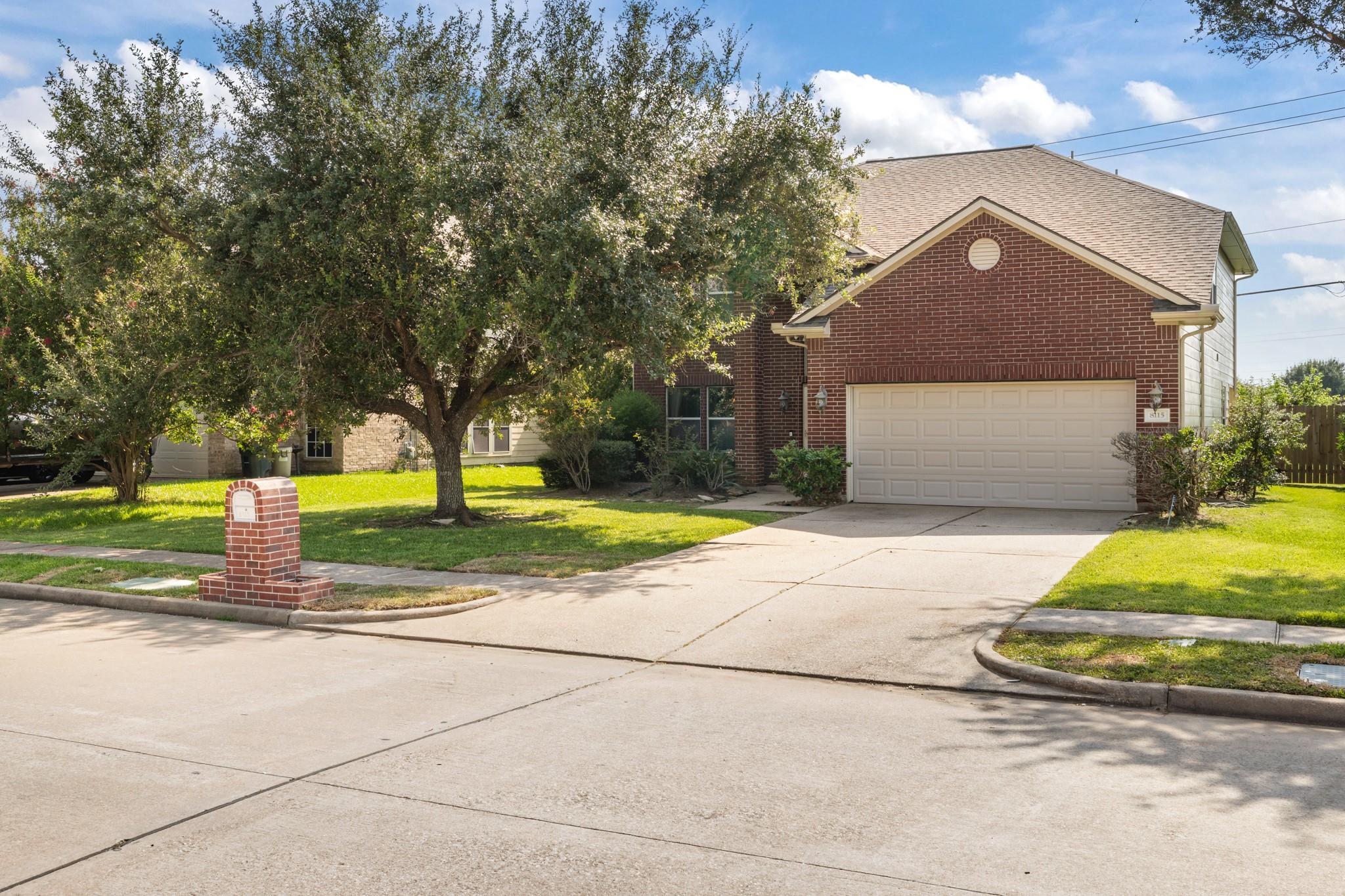 8115 Ginger Park Dr, Baytown, TX 77521