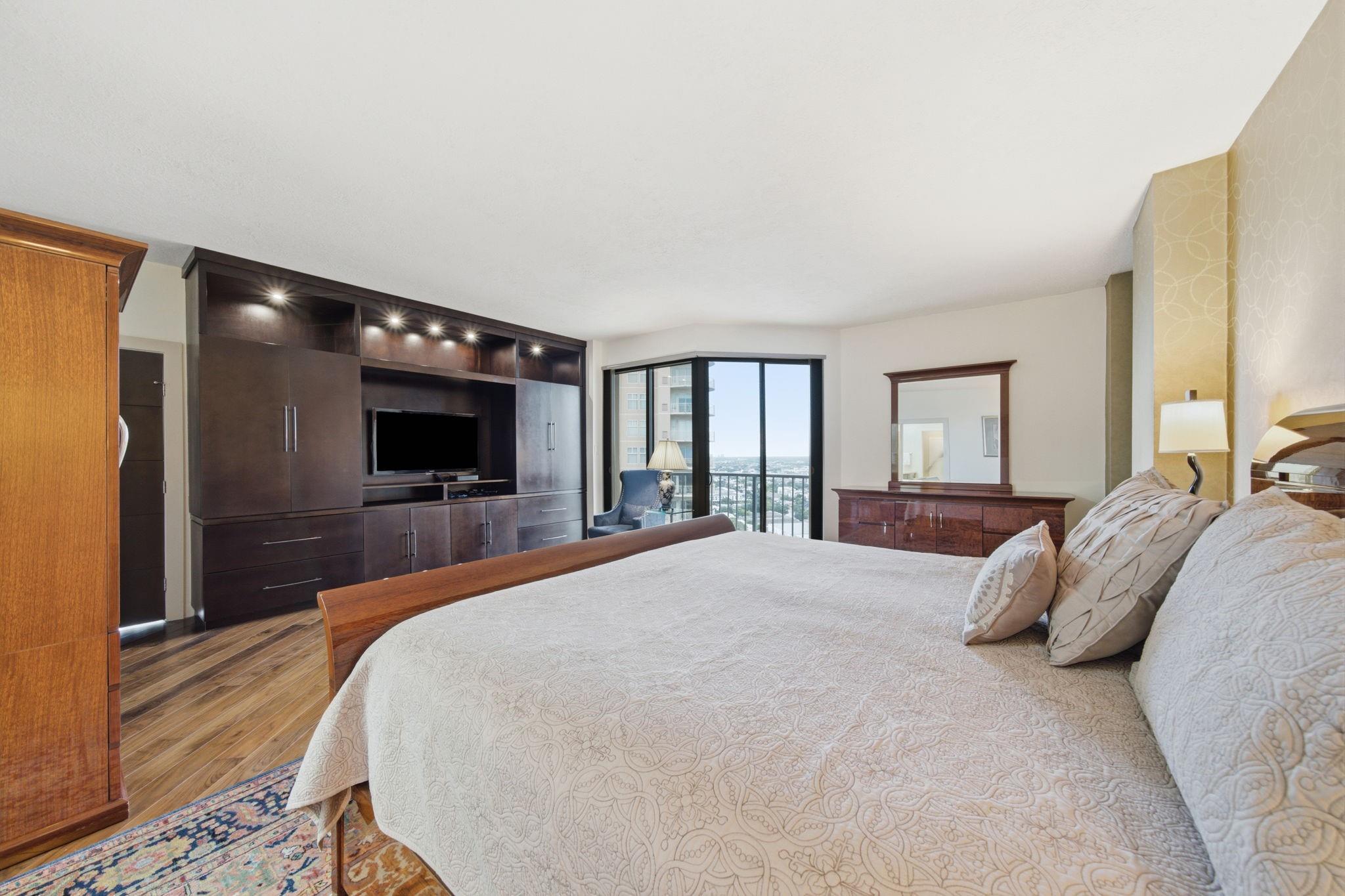 3350 Mccue Rd #2402, Houston, TX 77056 photo