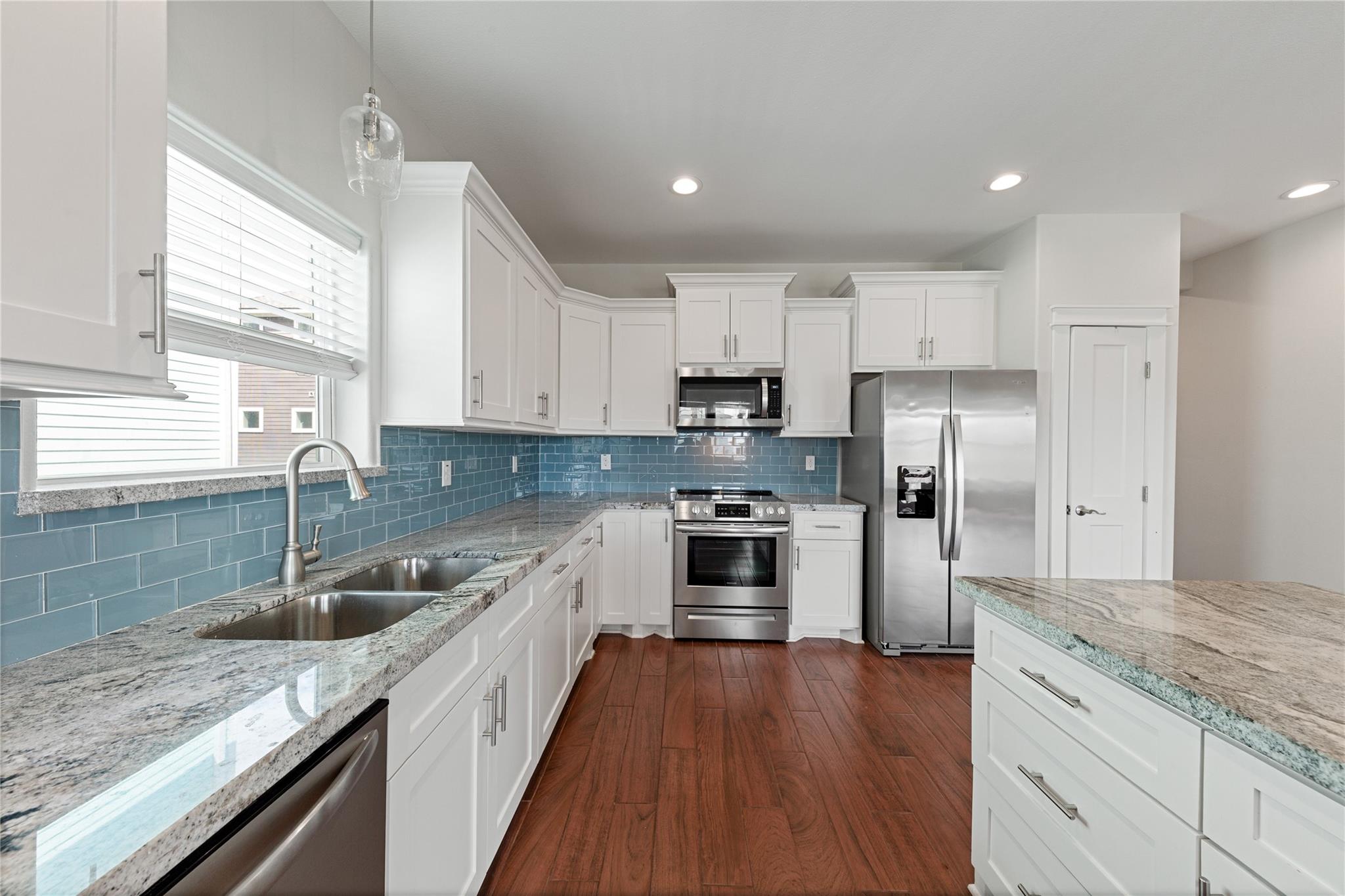 9614 Teichman Rd, Galveston, TX 77554 photo