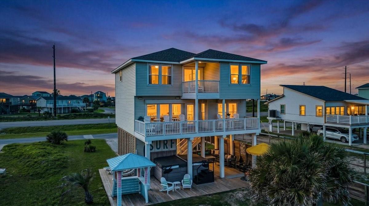 22805 Gulf Dr, Galveston, TX 77554