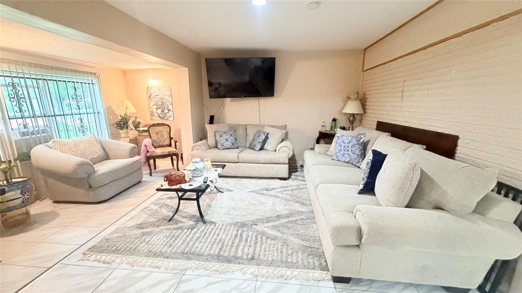 4930 Teton St, Houston, TX 77033 photo