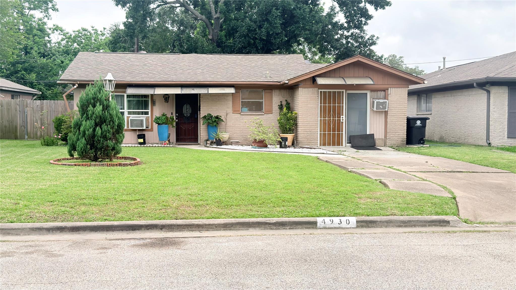 4930 Teton St, Houston, TX 77033