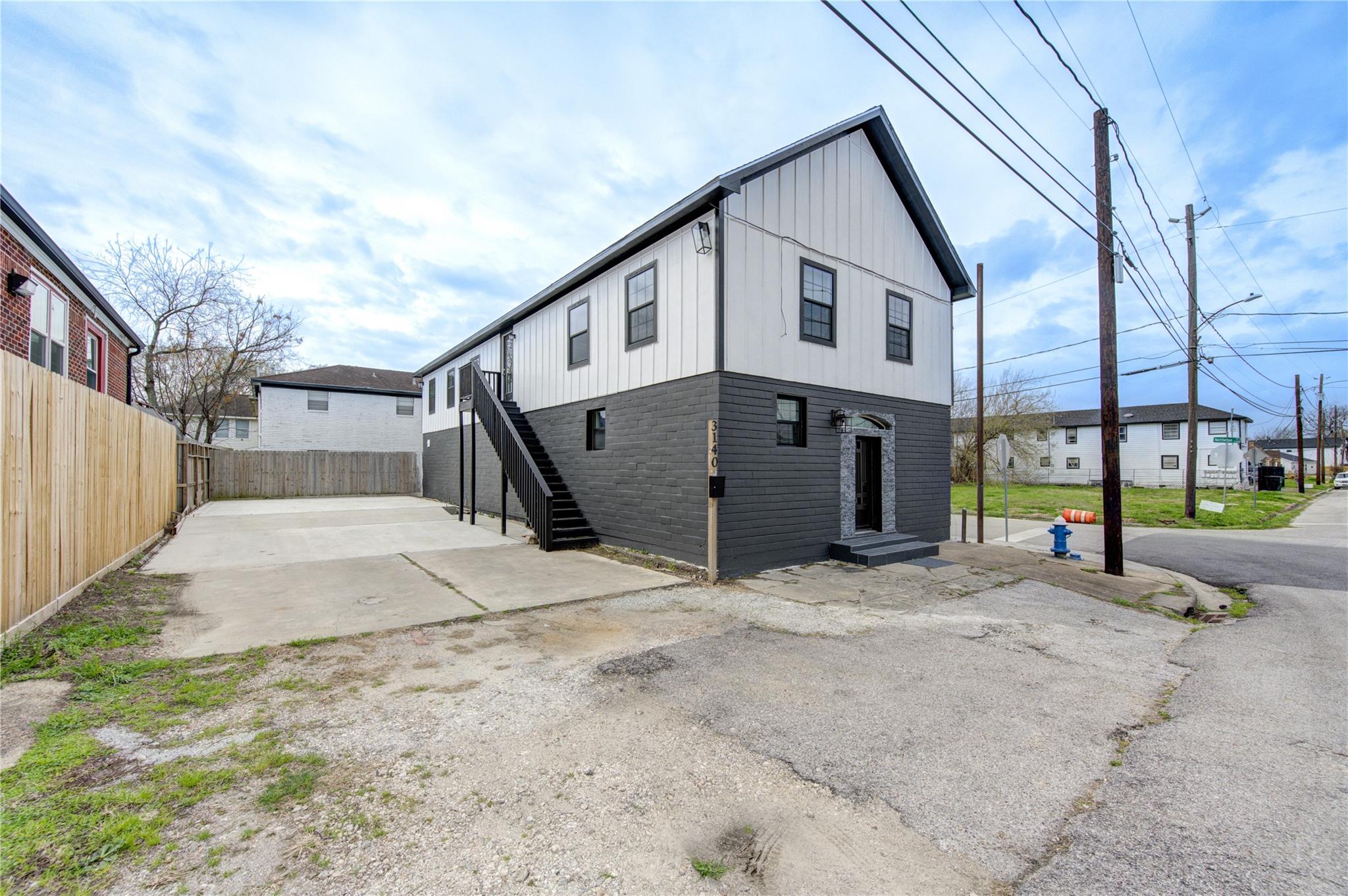 3140 Webster St, Houston, TX 77004