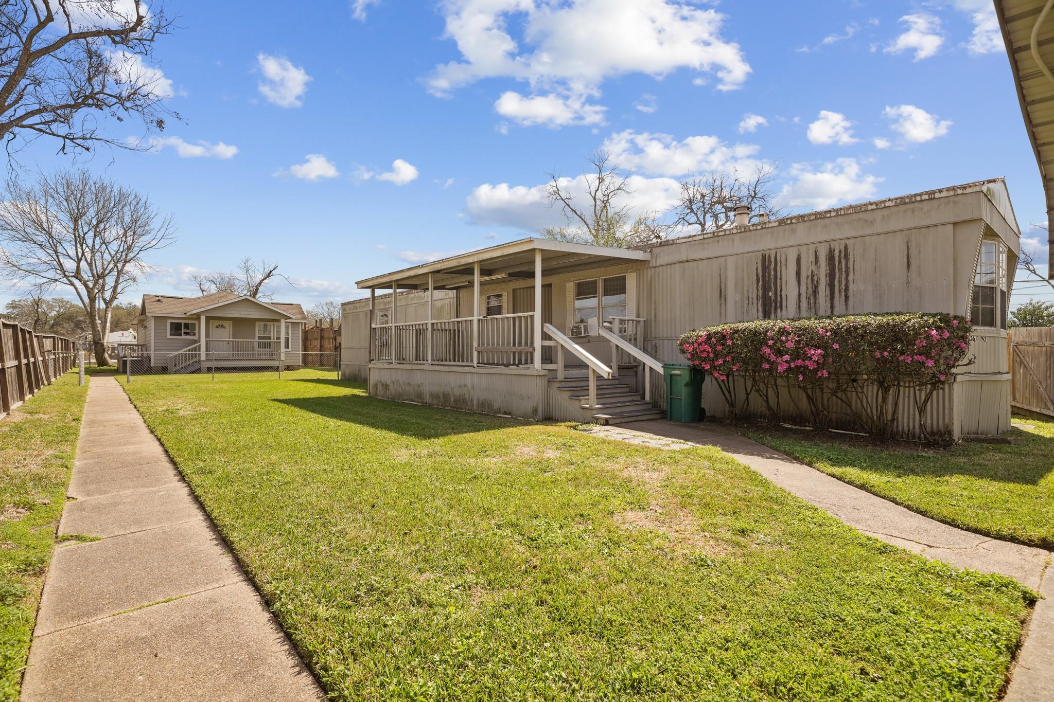 2611 1/2 Violet St, Pasadena, TX 77503