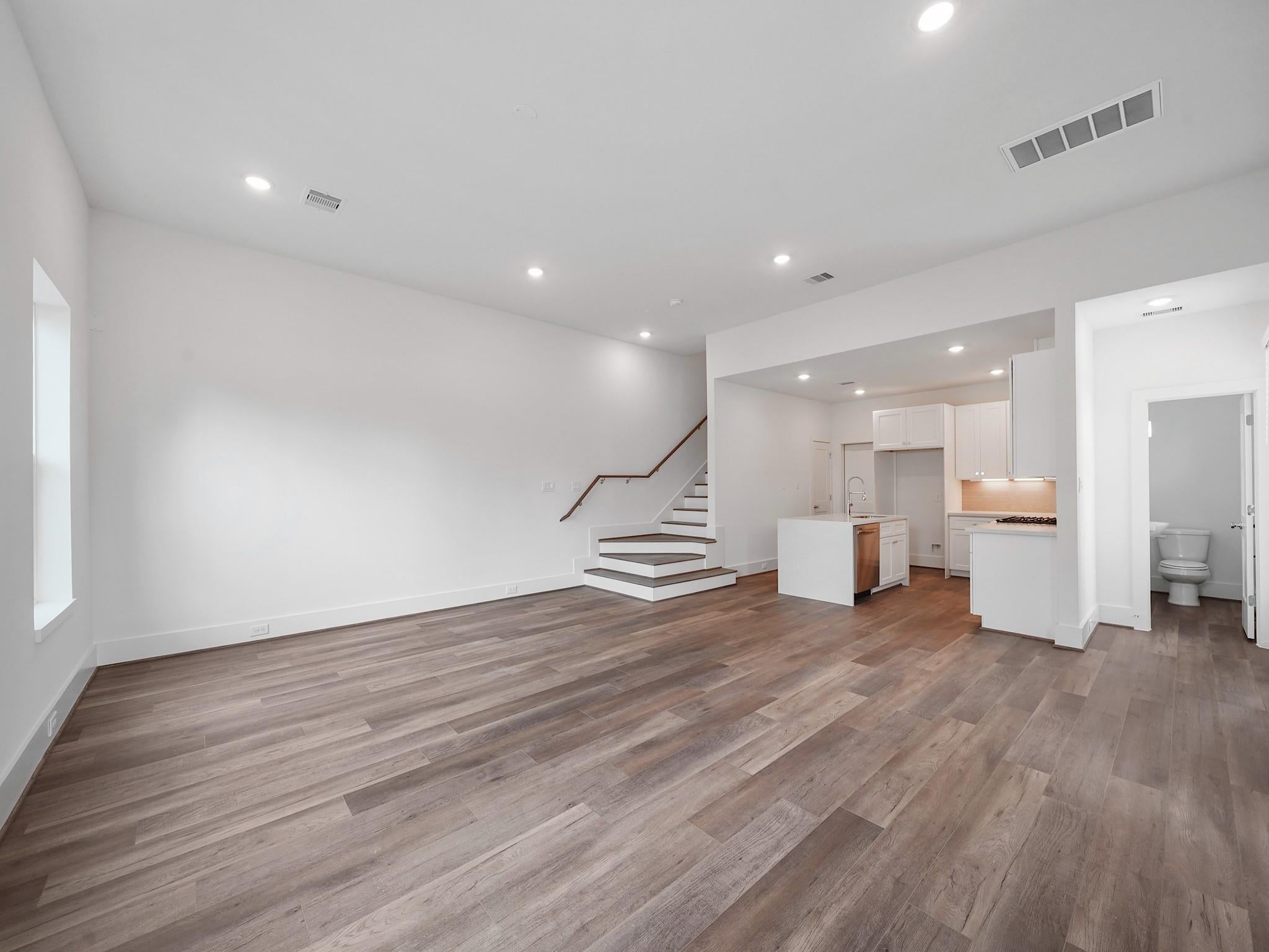 7504 Carver Rd #B, Houston, TX 77088 photo