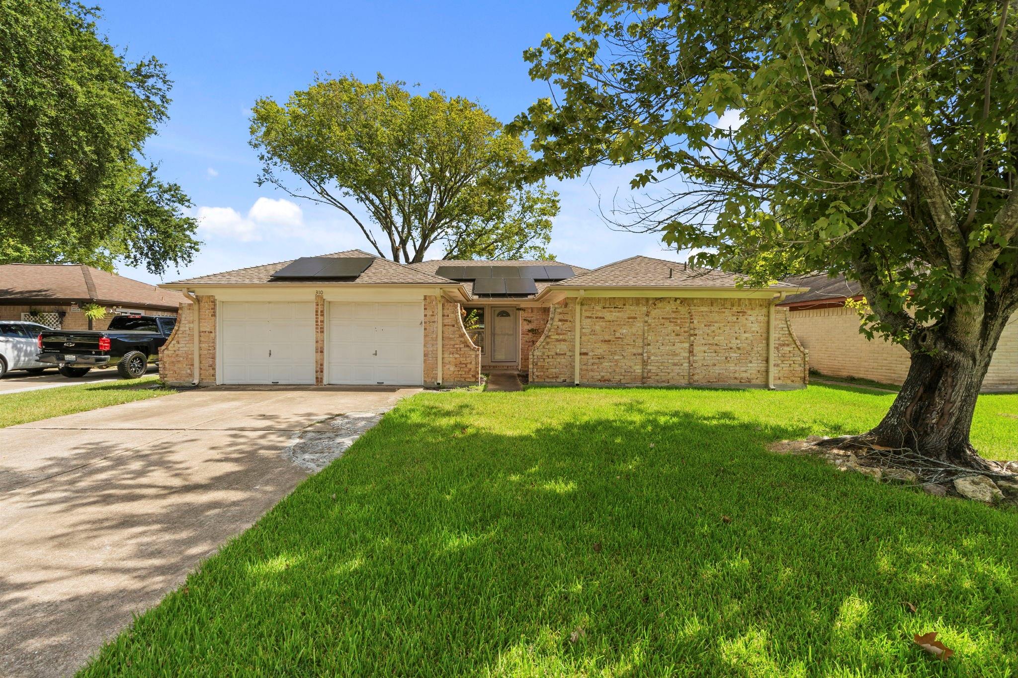 310 Windward Dr, League City, TX 77573
