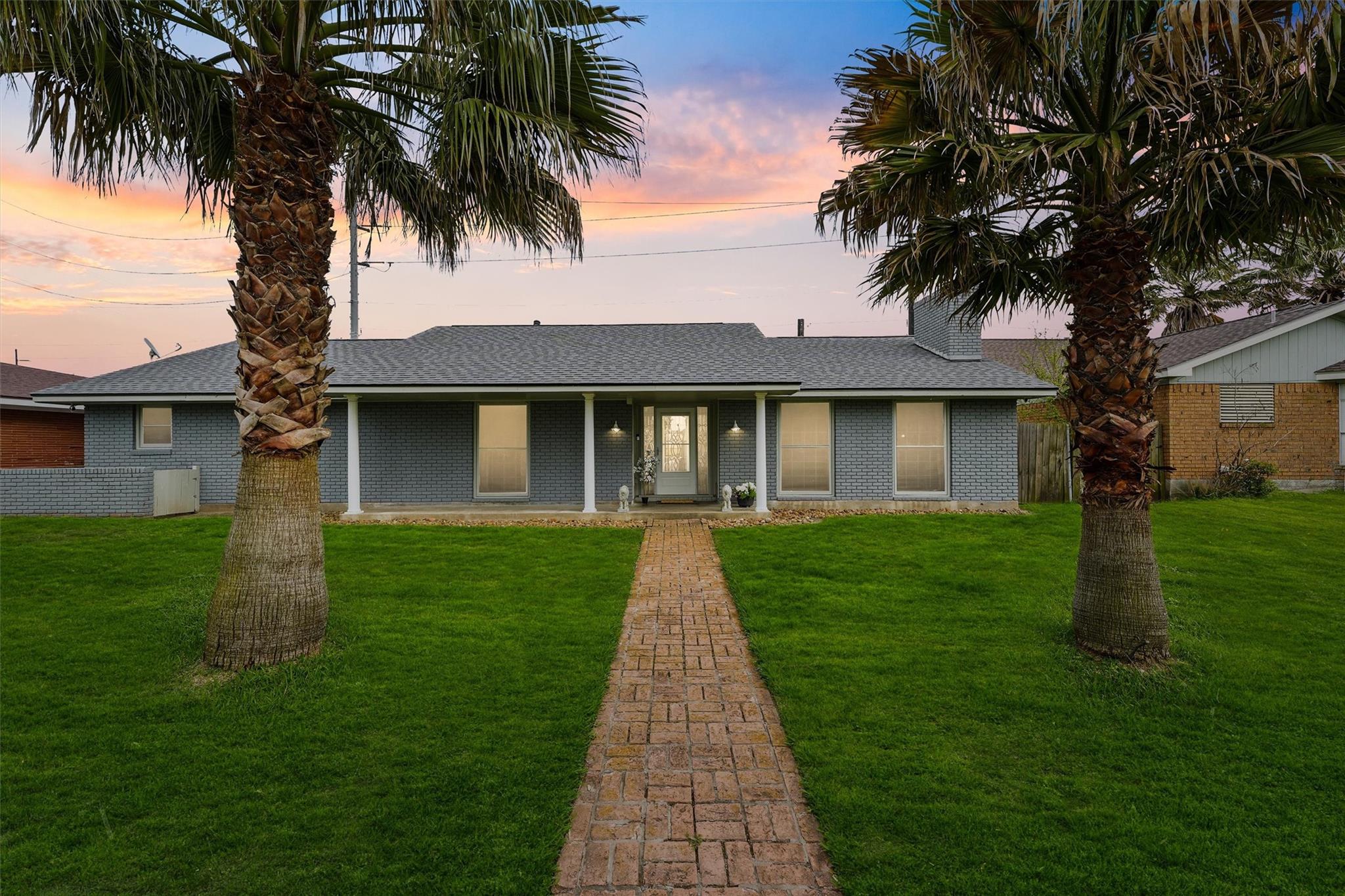 9 Shore Dr, Galveston, TX 77551