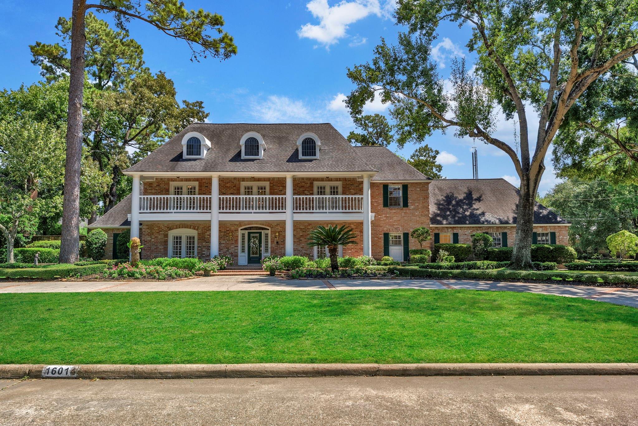 16014 Champion Dr, Spring, TX 77379