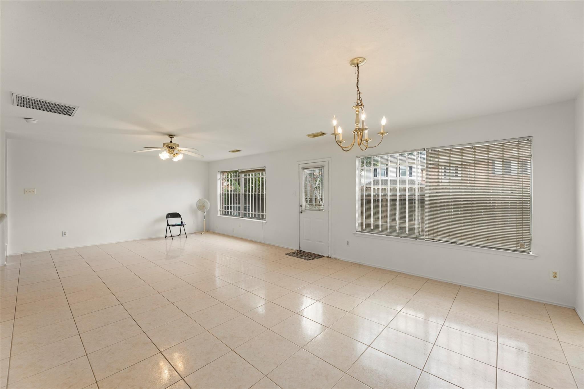 8226 Gold Tee Dr, Houston, TX 77036 photo