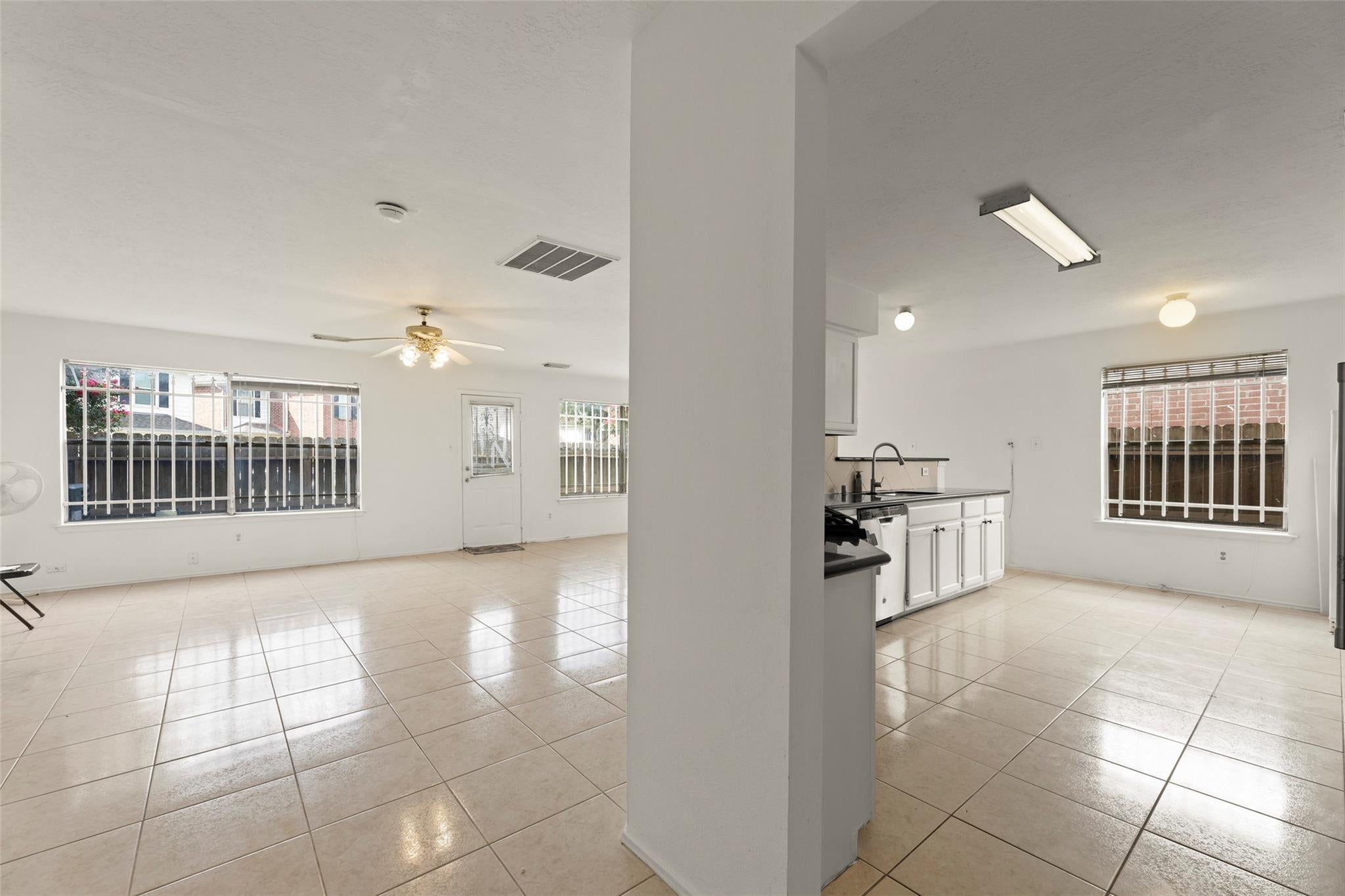 8226 Gold Tee Dr, Houston, TX 77036 photo