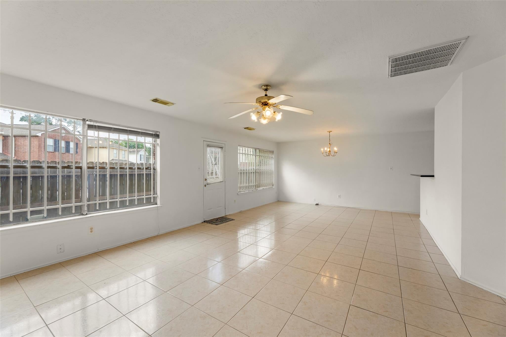 8226 Gold Tee Dr, Houston, TX 77036 photo