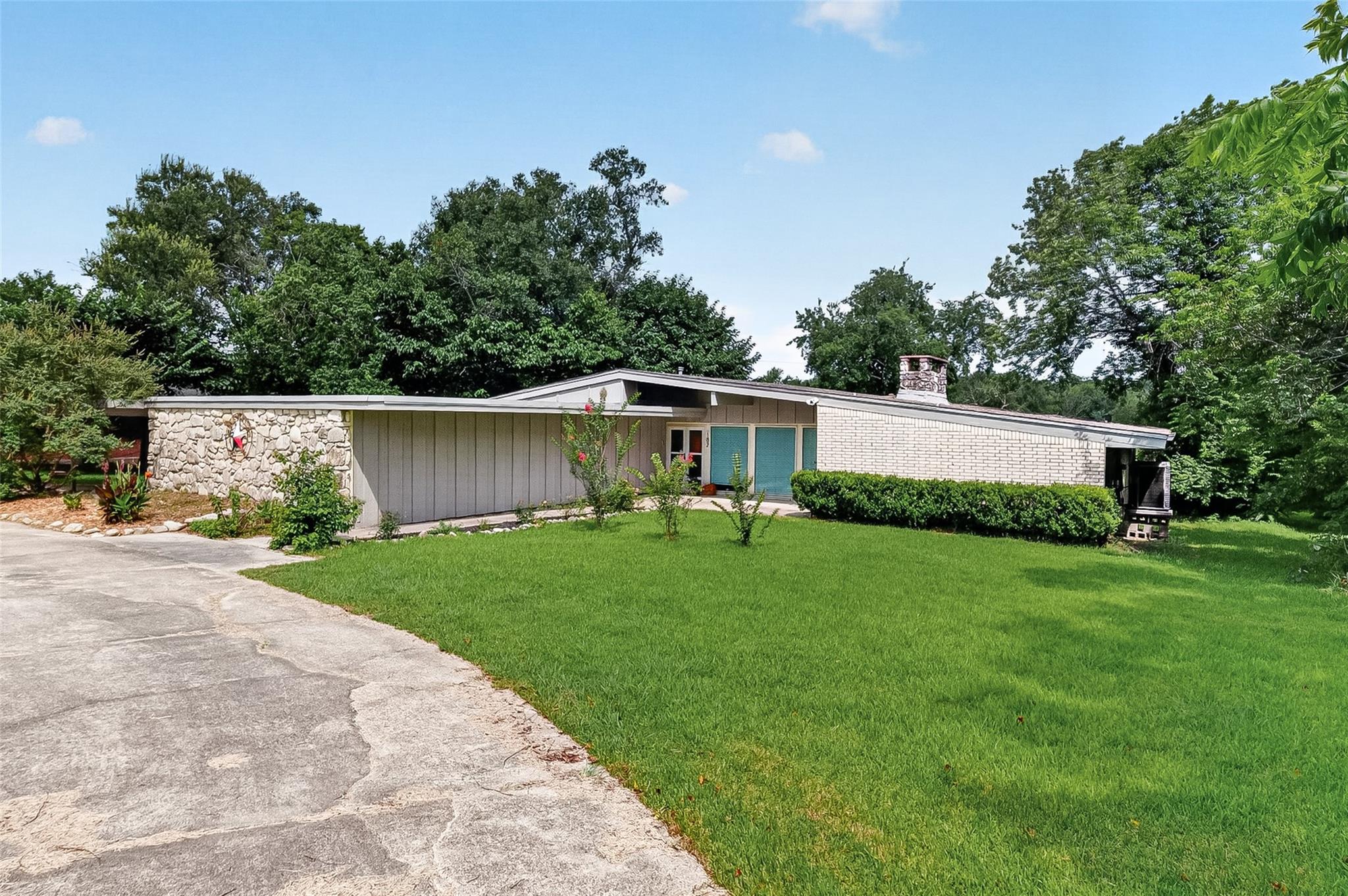 182 Burnett Dr, Baytown, TX 77520