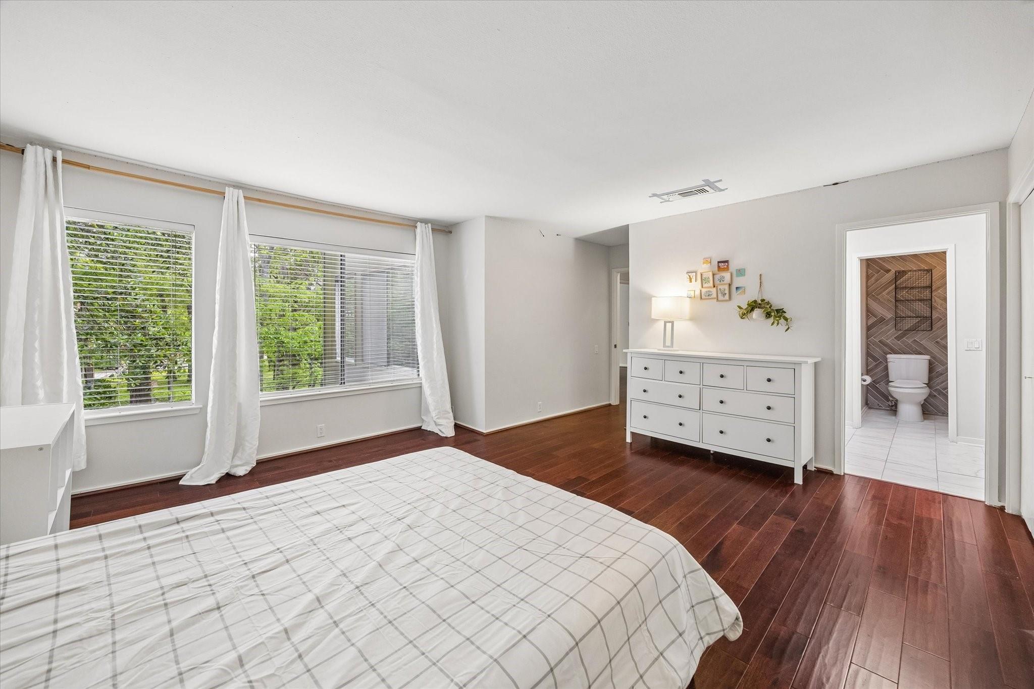 49 Litchfield Ln, Houston, TX 77024 photo
