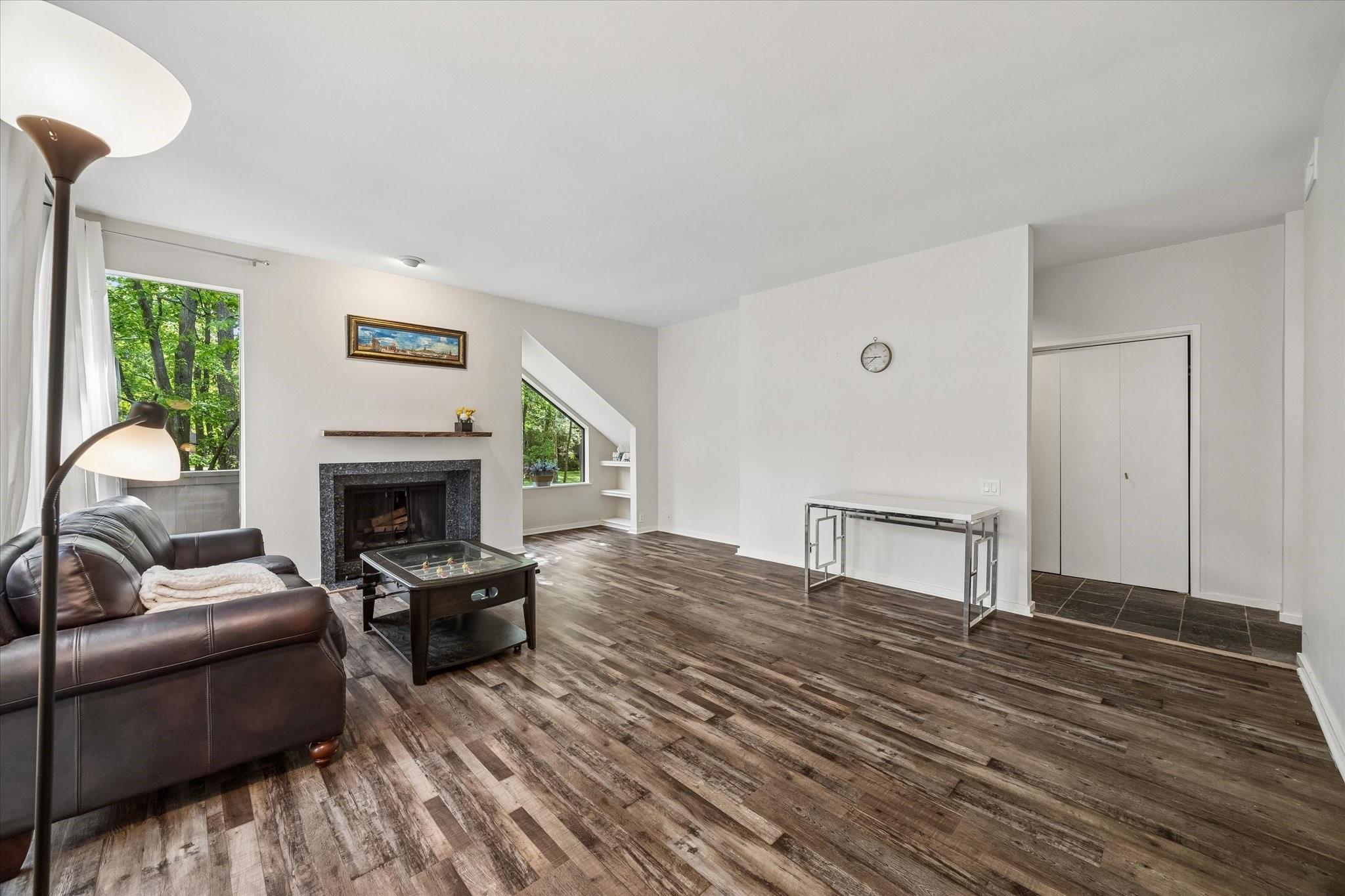 49 Litchfield Ln, Houston, TX 77024 photo