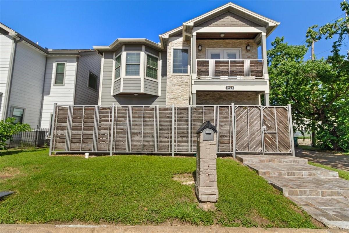 1923 Bittercreek Dr, Houston, TX 77042