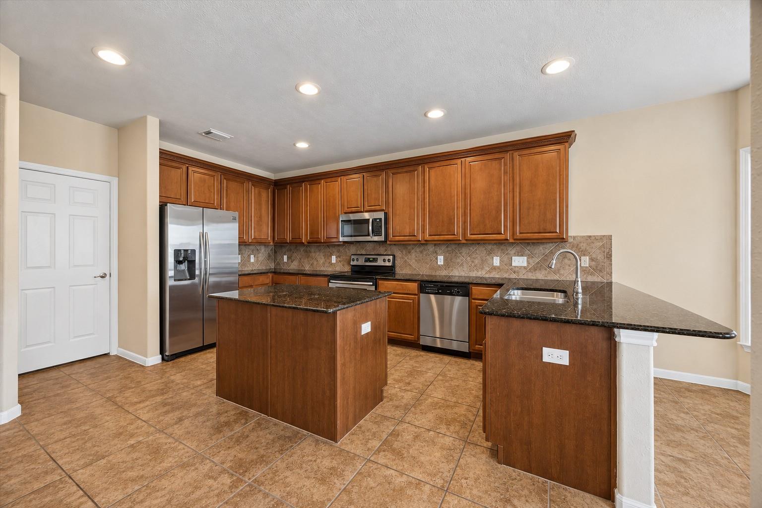 13703 Hudson Ct, Sugar Land, TX 77498 photo